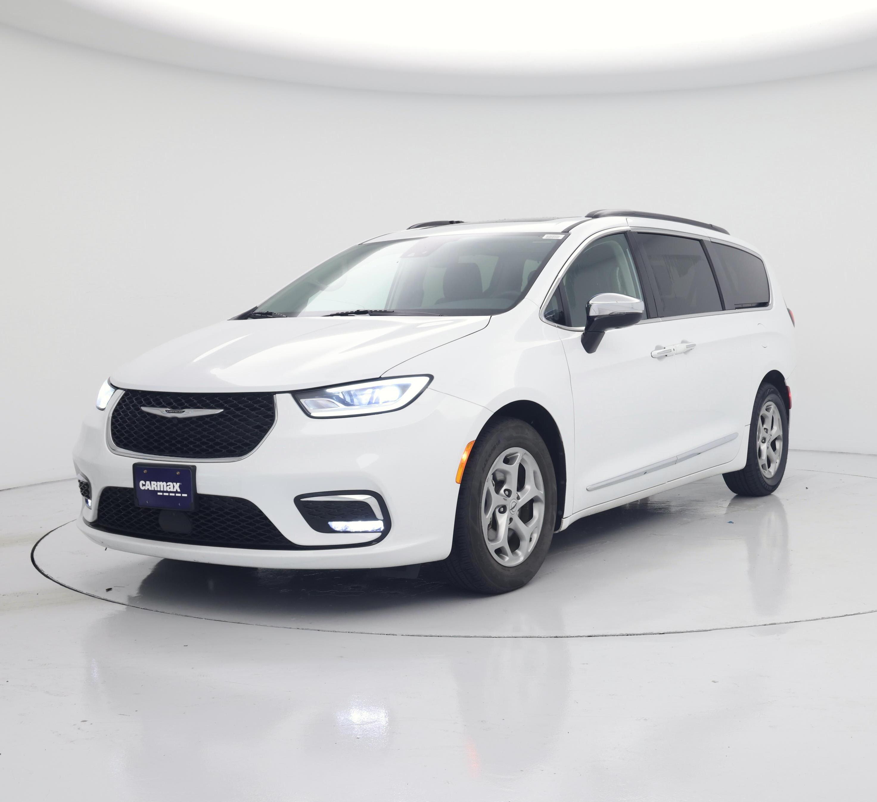 Thumbnail: 2023 Chrysler Pacifica - 4