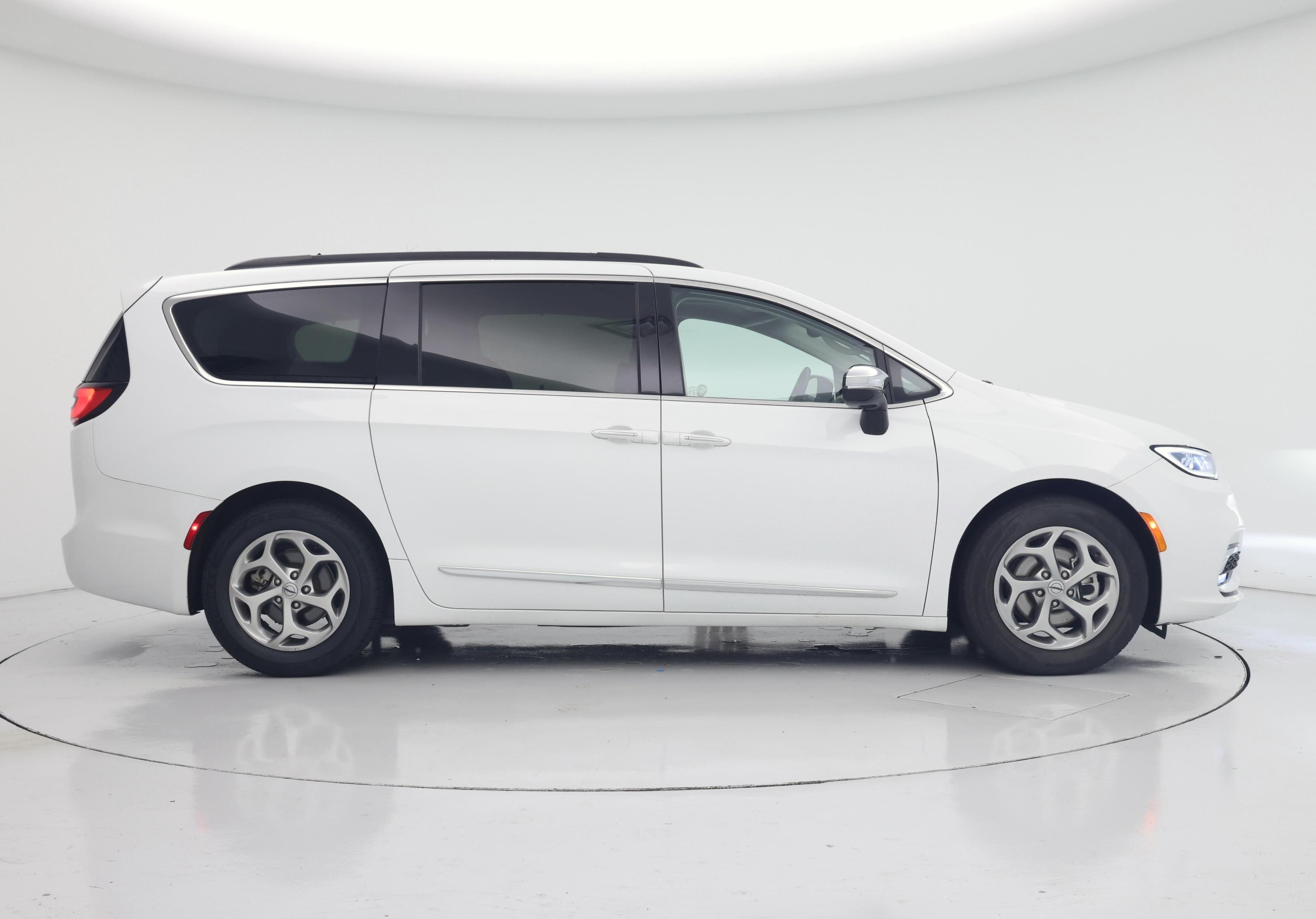 Thumbnail: 2023 Chrysler Pacifica - 7