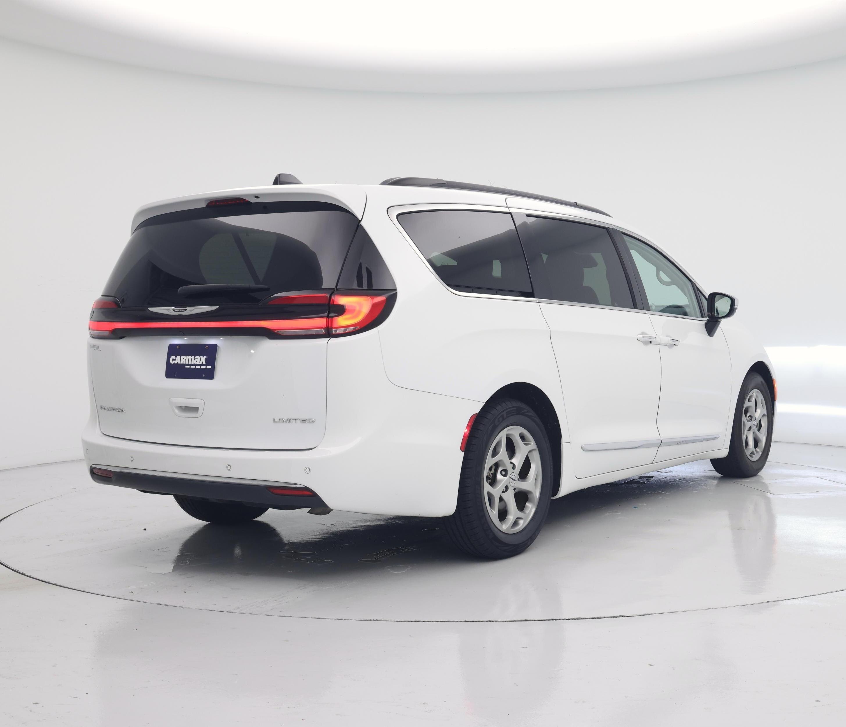 Thumbnail: 2023 Chrysler Pacifica - 8