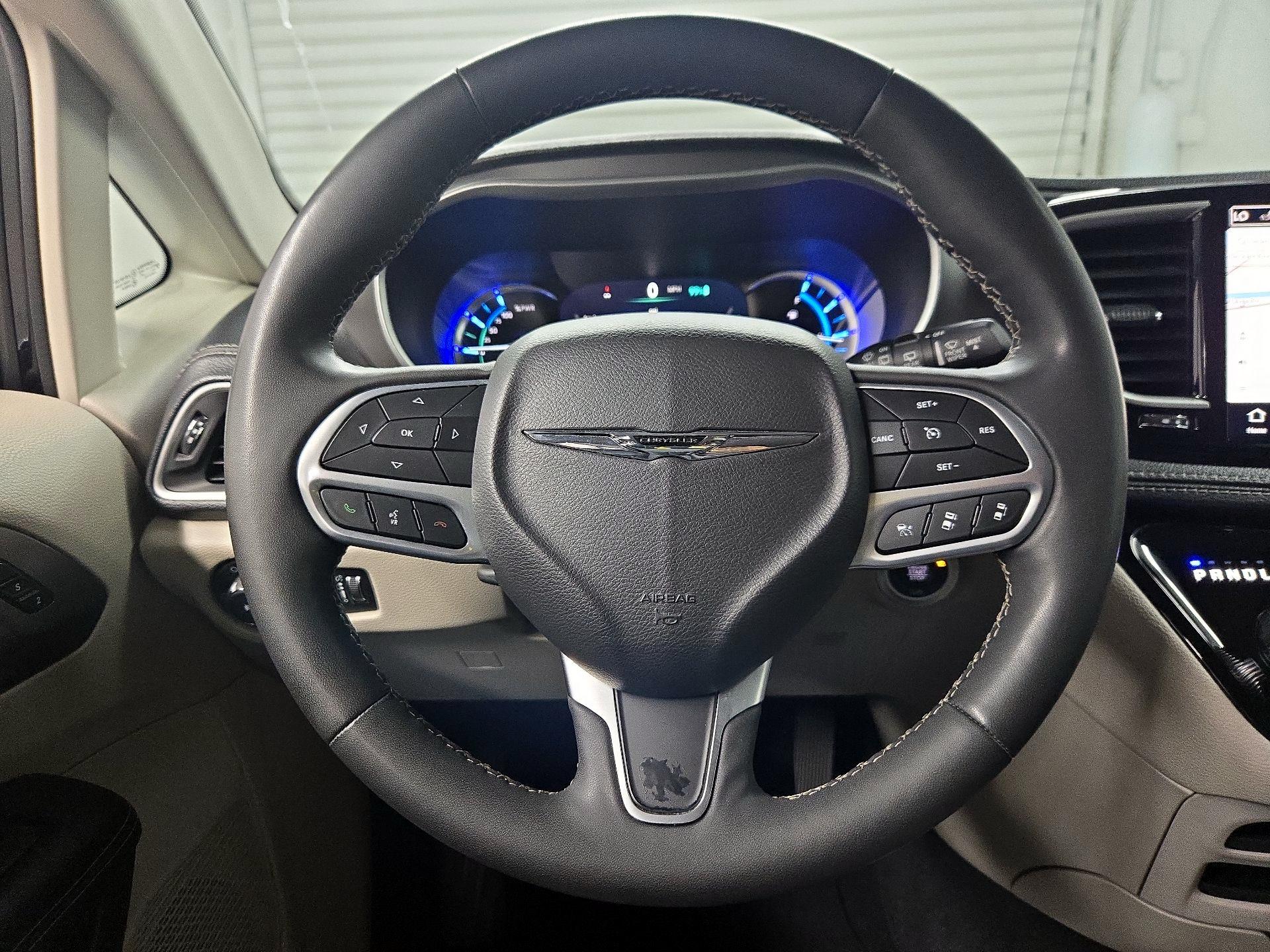 Thumbnail: 2024 Chrysler Pacifica - 10