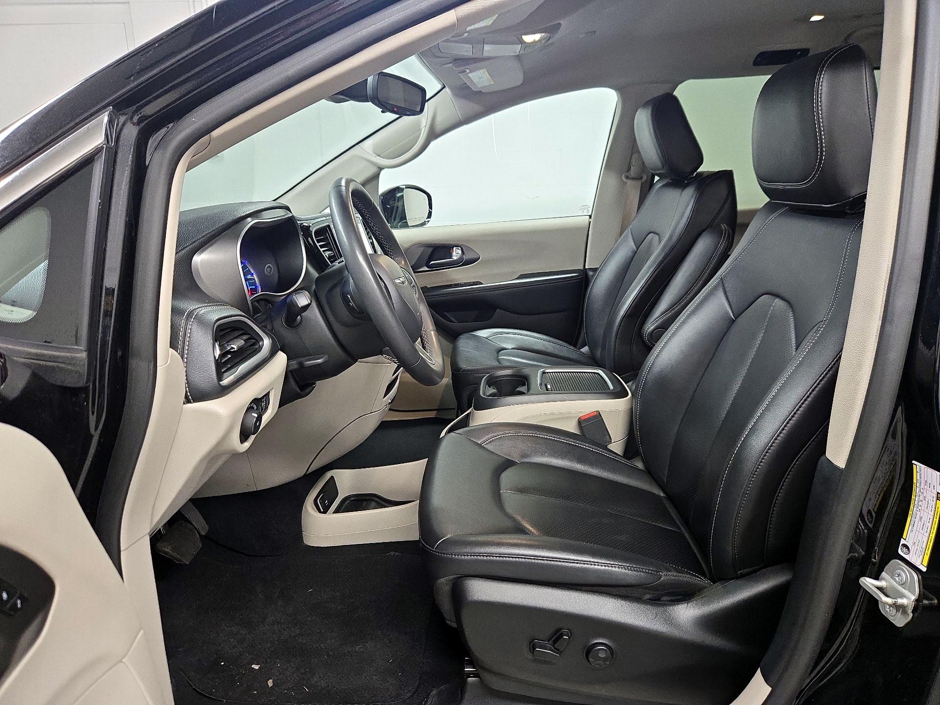 Thumbnail: 2024 Chrysler Pacifica - 11