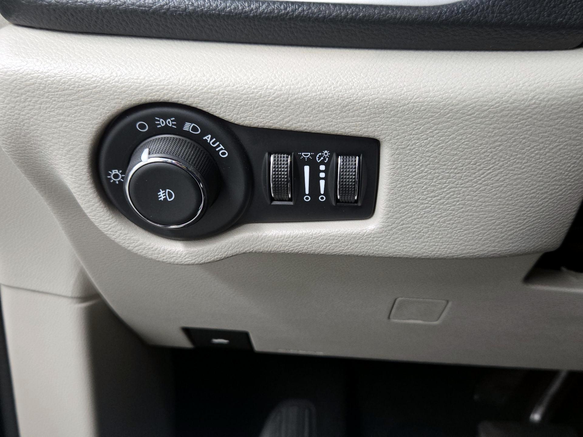 Thumbnail: 2024 Chrysler Pacifica - 13