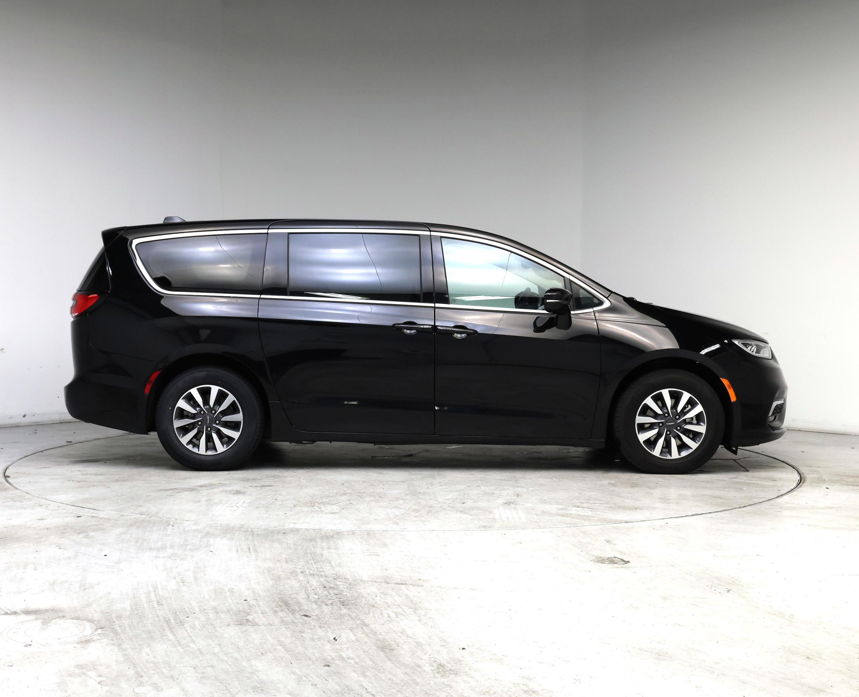 Thumbnail: 2024 Chrysler Pacifica - 7