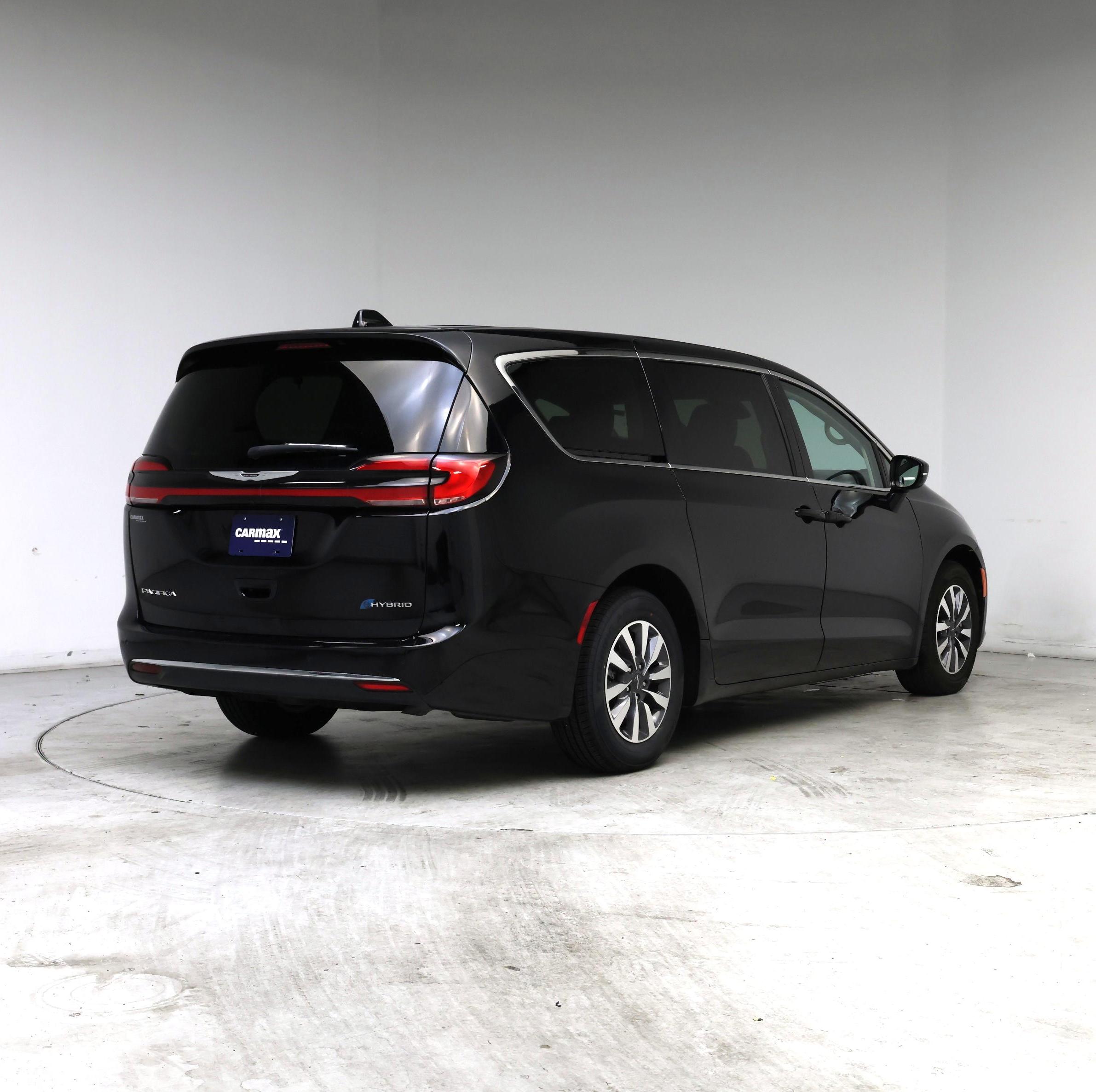 Thumbnail: 2024 Chrysler Pacifica - 8
