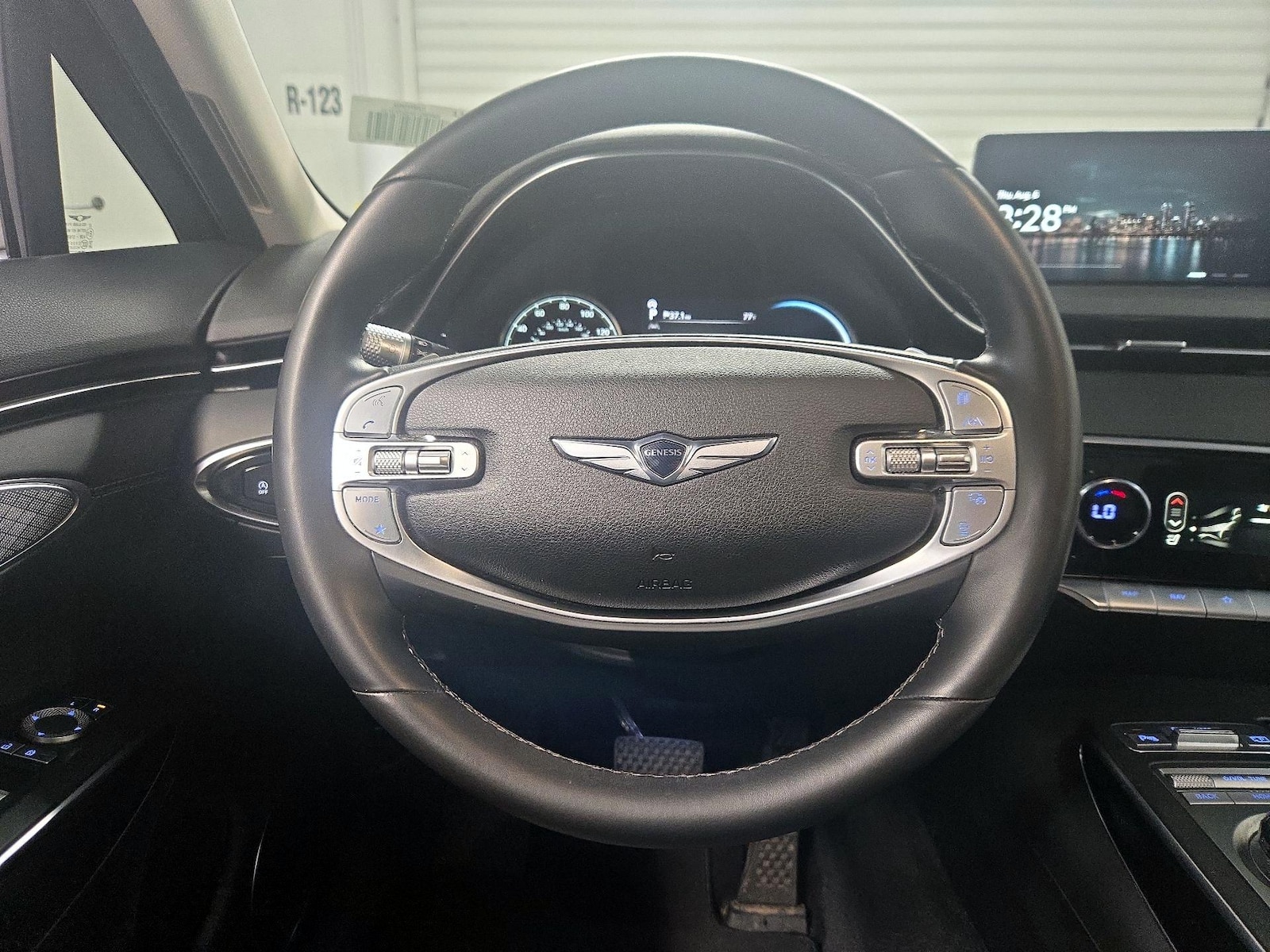 2025 GENESIS GV70 Standard - Photo 11