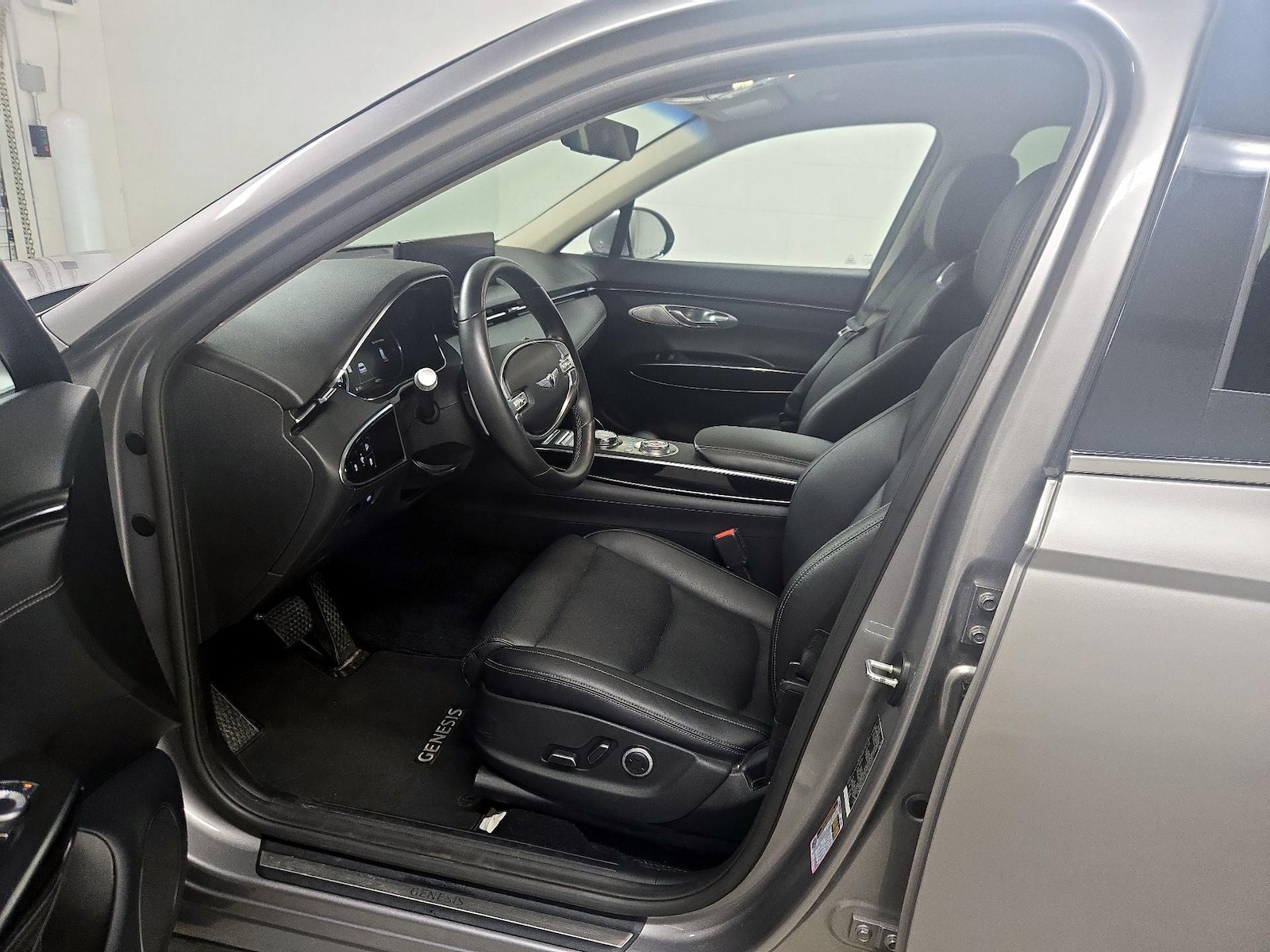 2025 GENESIS GV70 Standard - Photo 12