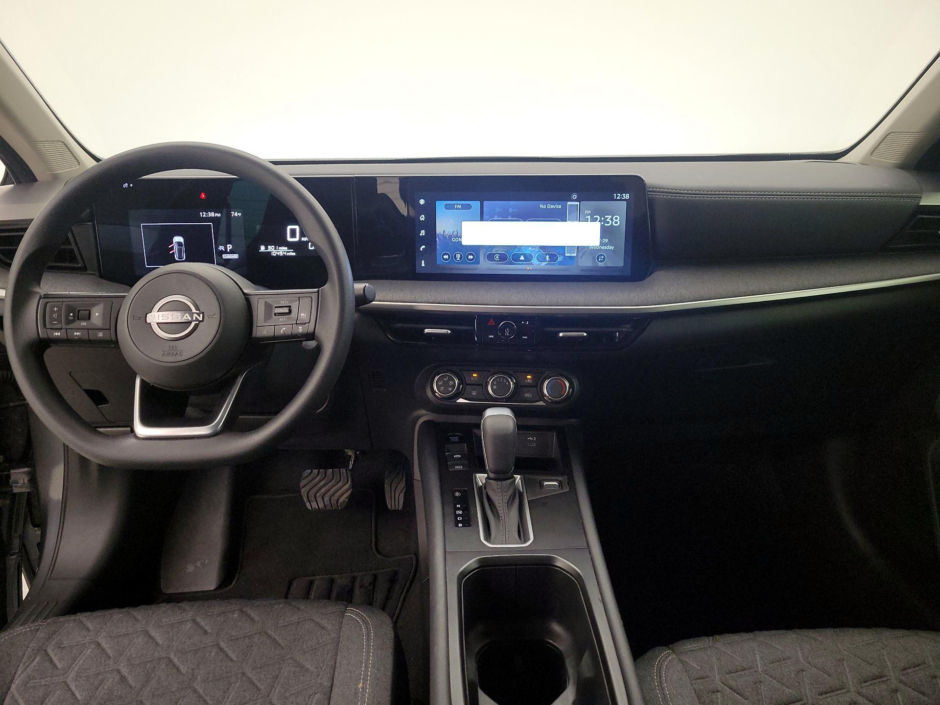 Thumbnail: 2025 Nissan Kicks - 9