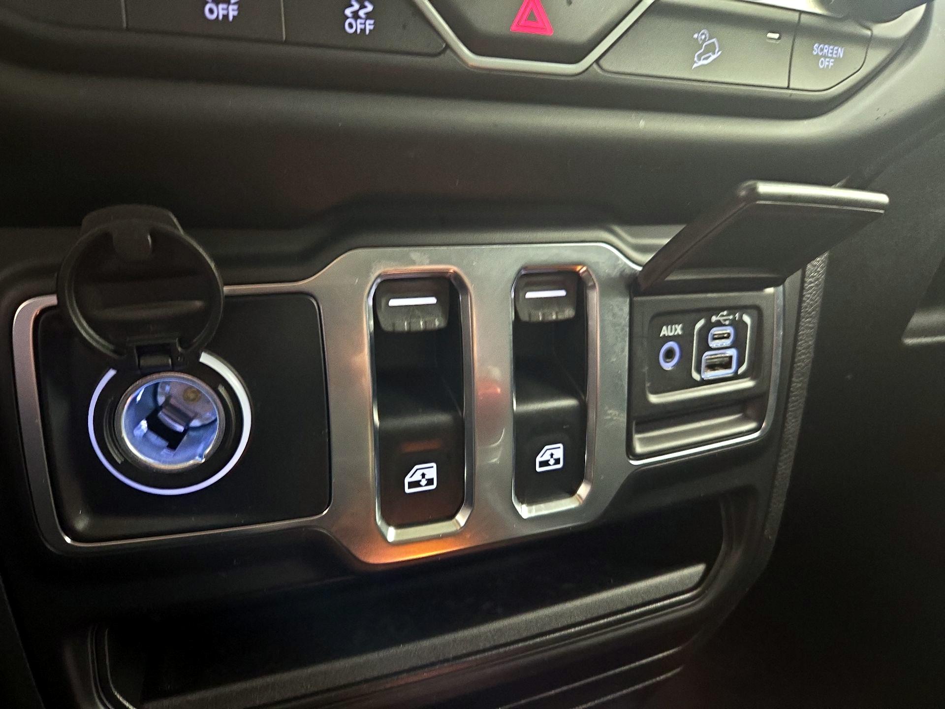 Thumbnail: 2021 Jeep Wrangler - 18