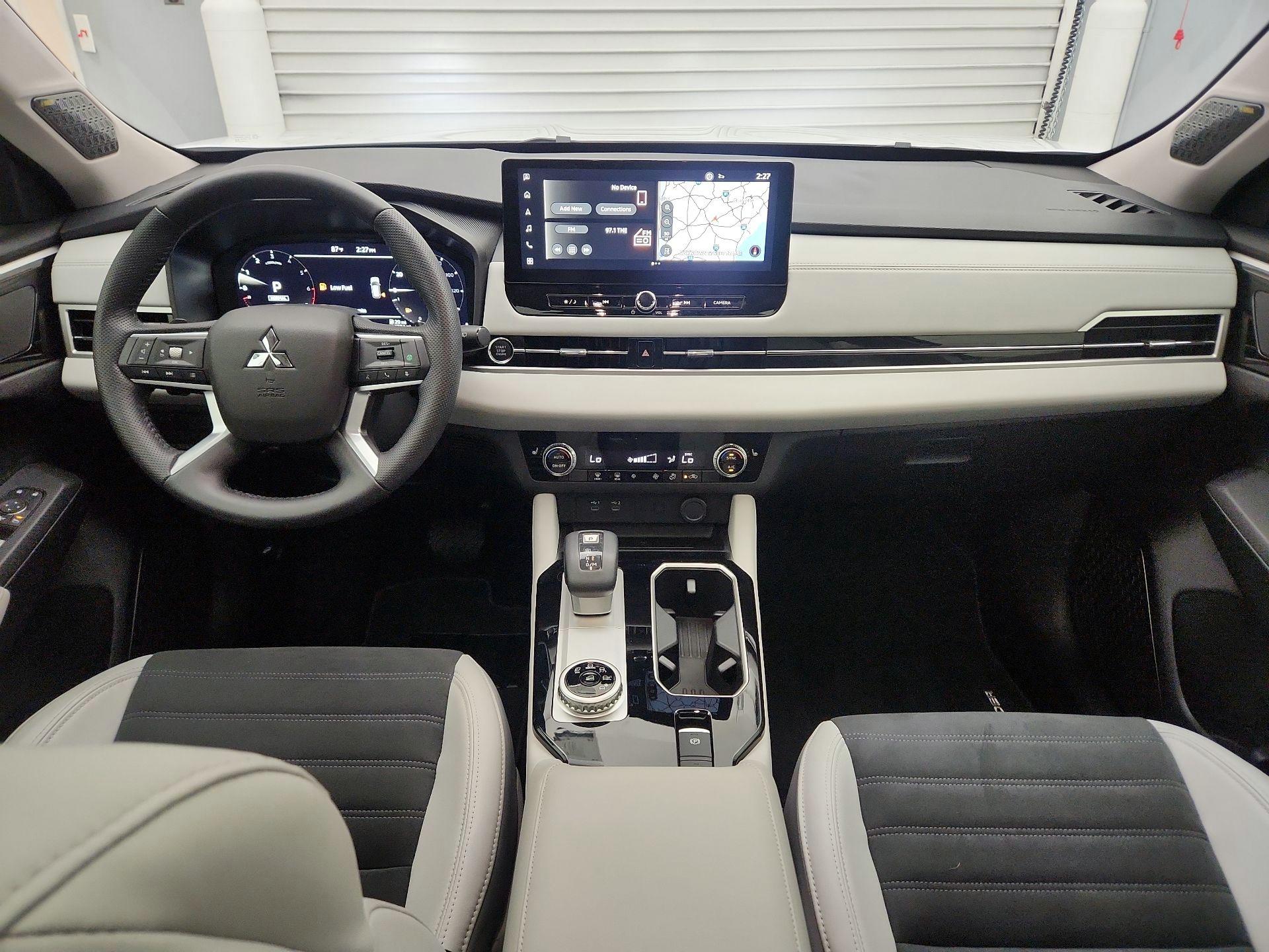 Thumbnail: 2025 Mitsubishi Outlander - 9