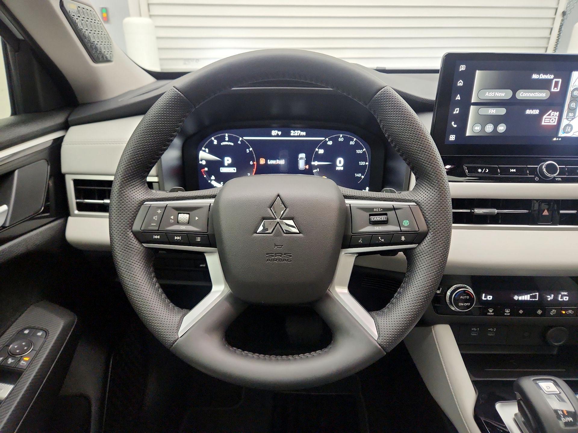 Thumbnail: 2025 Mitsubishi Outlander - 10