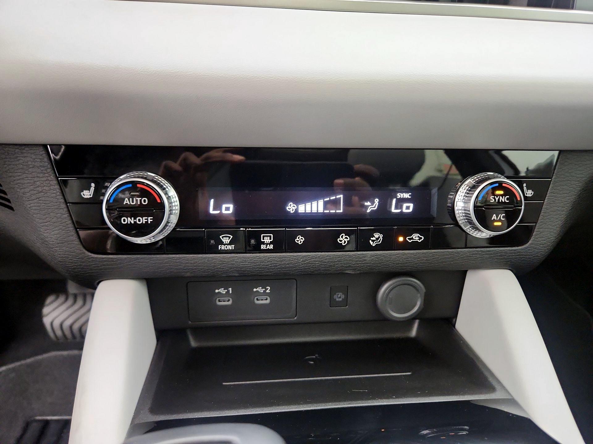 Thumbnail: 2025 Mitsubishi Outlander - 17