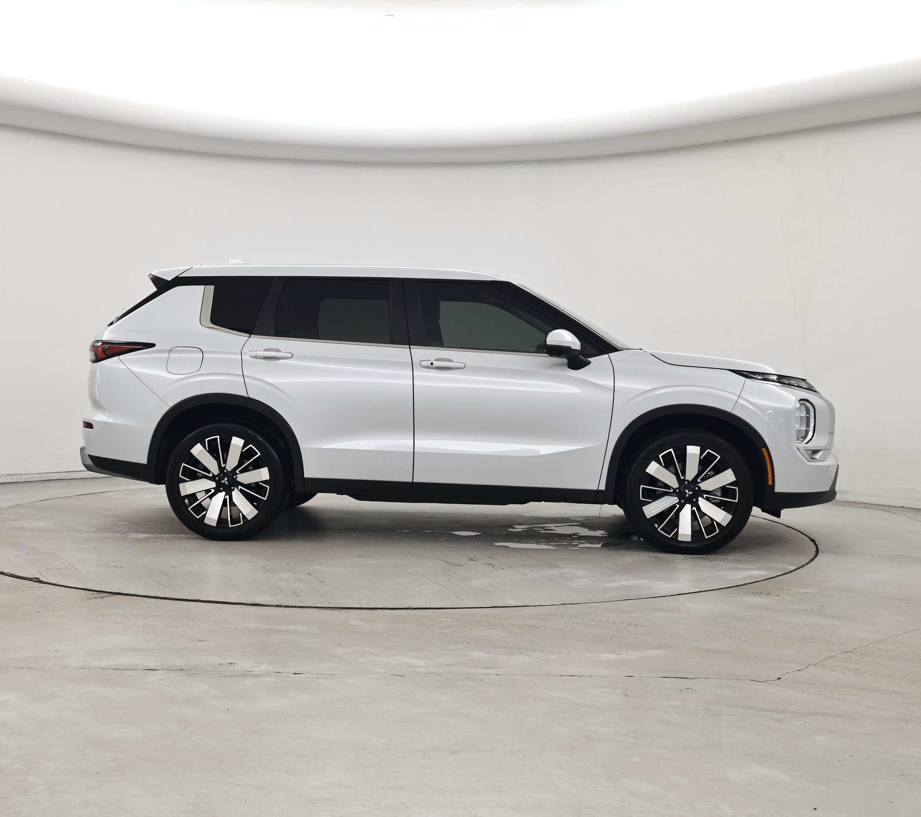 Thumbnail: 2025 Mitsubishi Outlander - 7