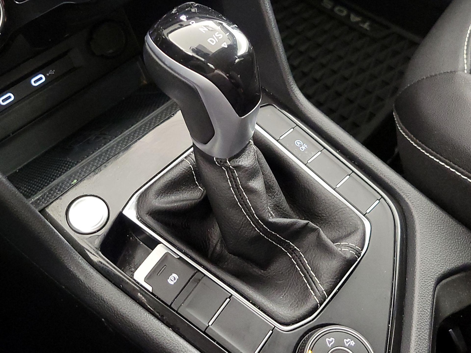 2024 Volkswagen Taos SE - Photo 18