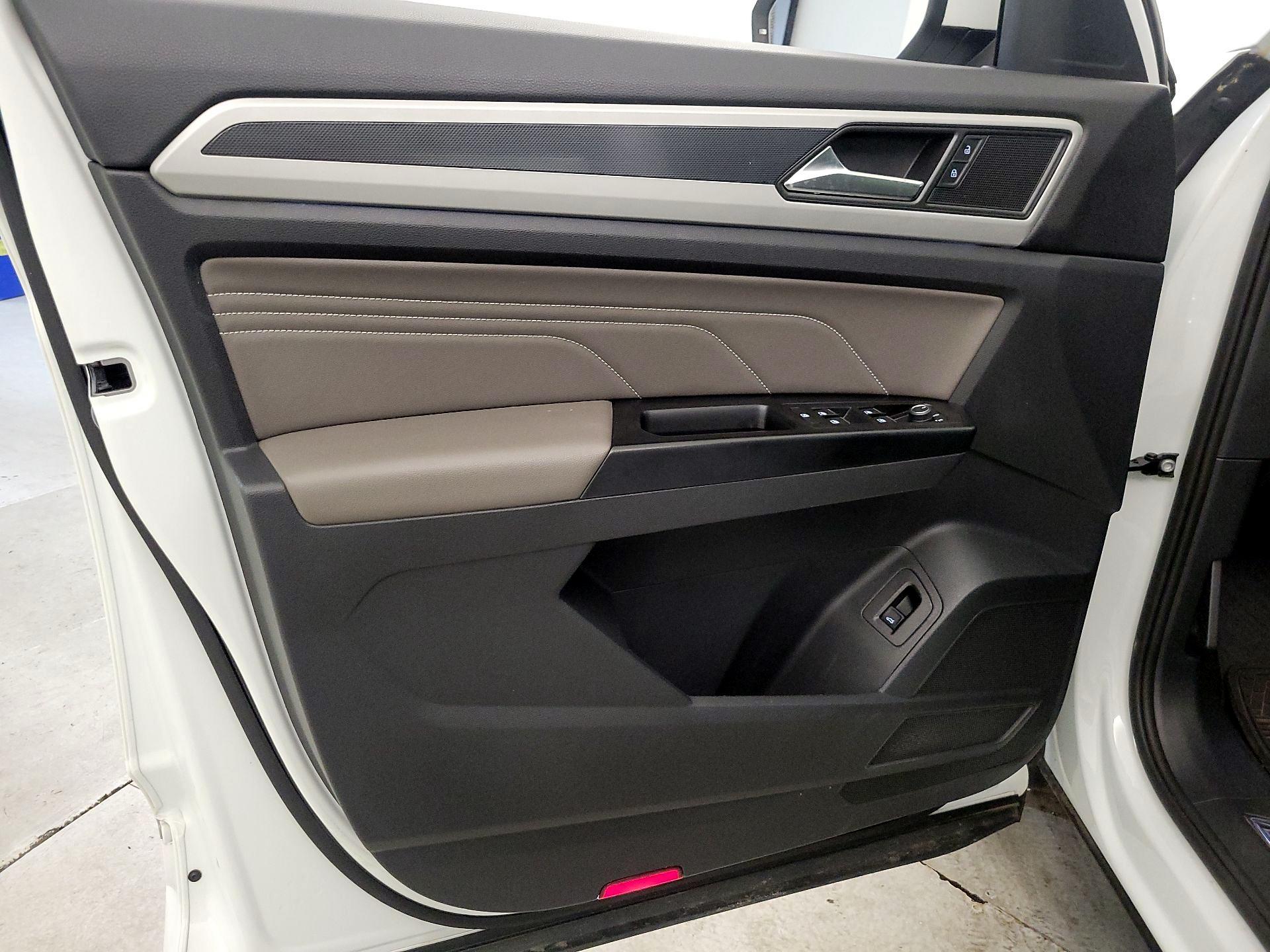 Thumbnail: 2021 Volkswagen Atlas - 12