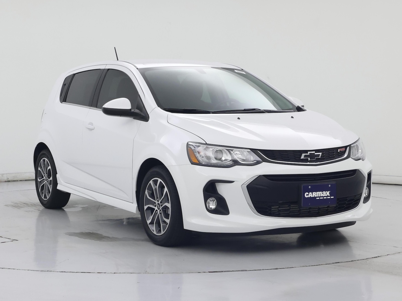 2020 Chevrolet Sonic LT - Photo 2