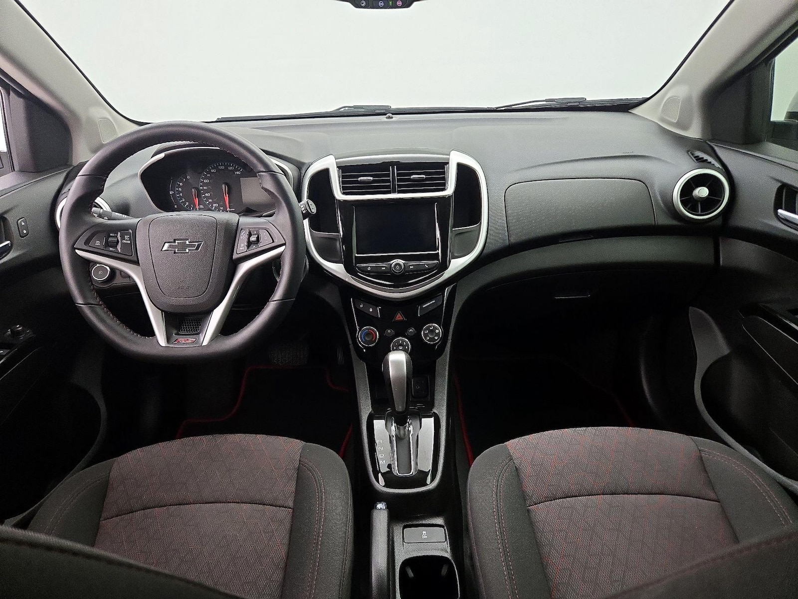 2020 Chevrolet Sonic LT - Photo 10