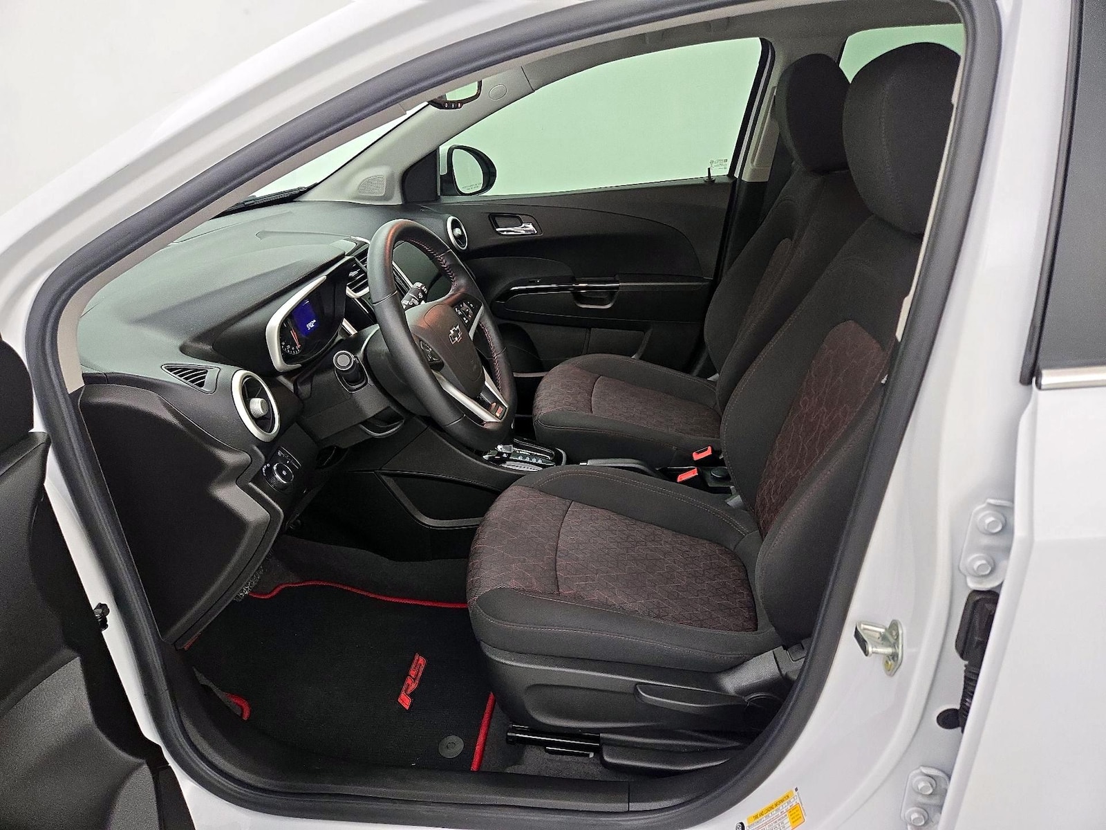 2020 Chevrolet Sonic LT - Photo 12