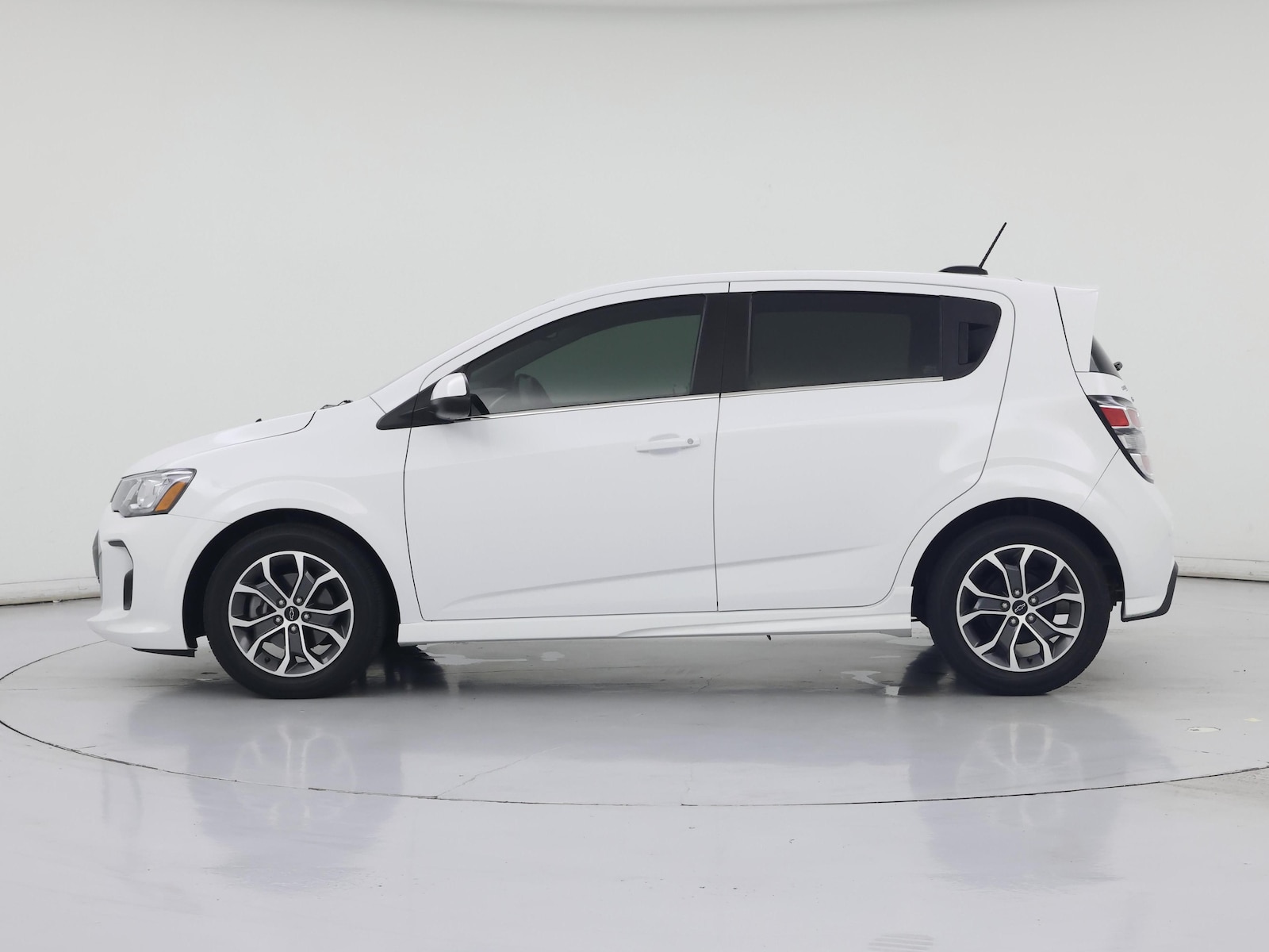 2020 Chevrolet Sonic LT - Photo 4