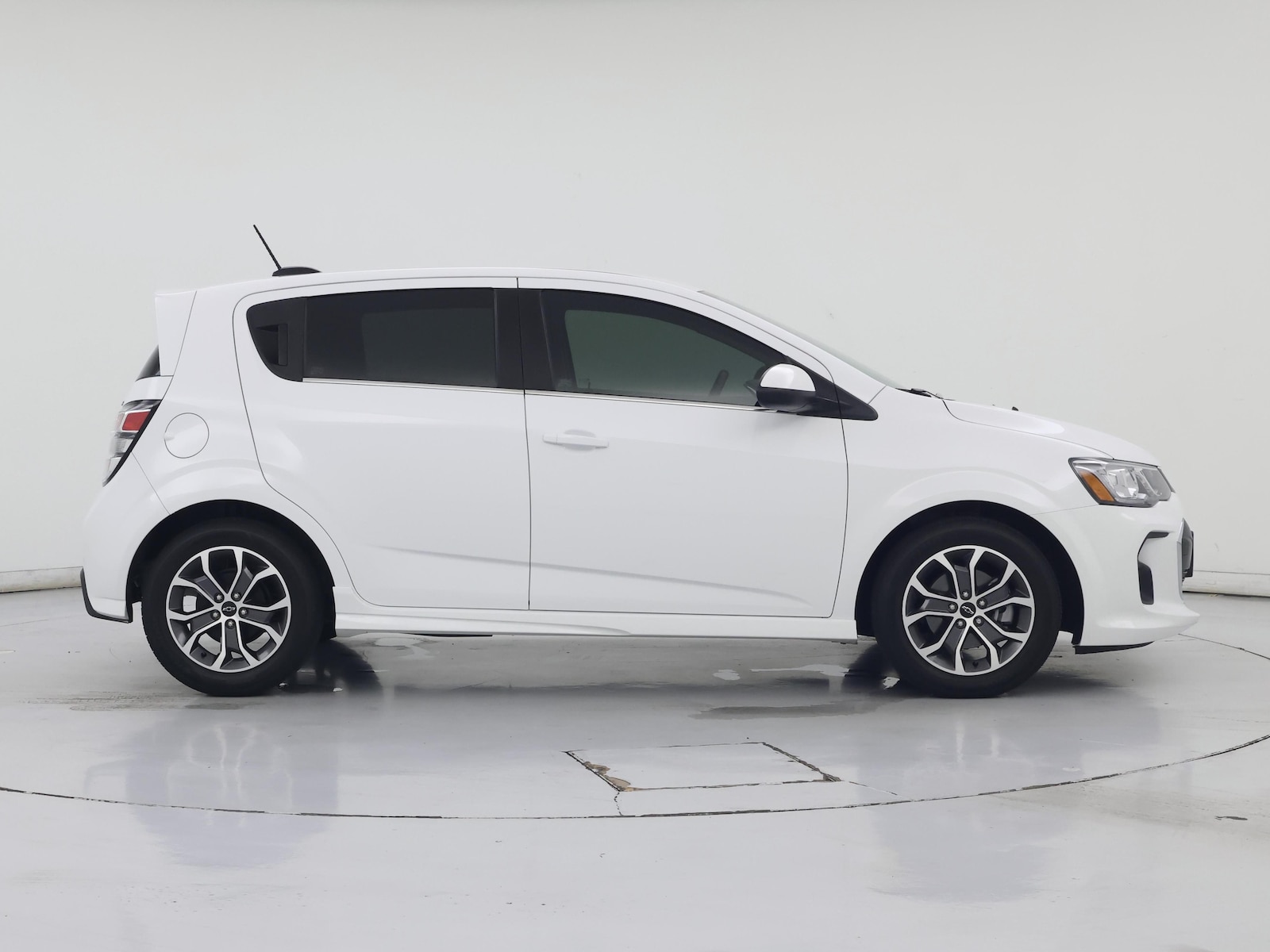 2020 Chevrolet Sonic LT - Photo 8