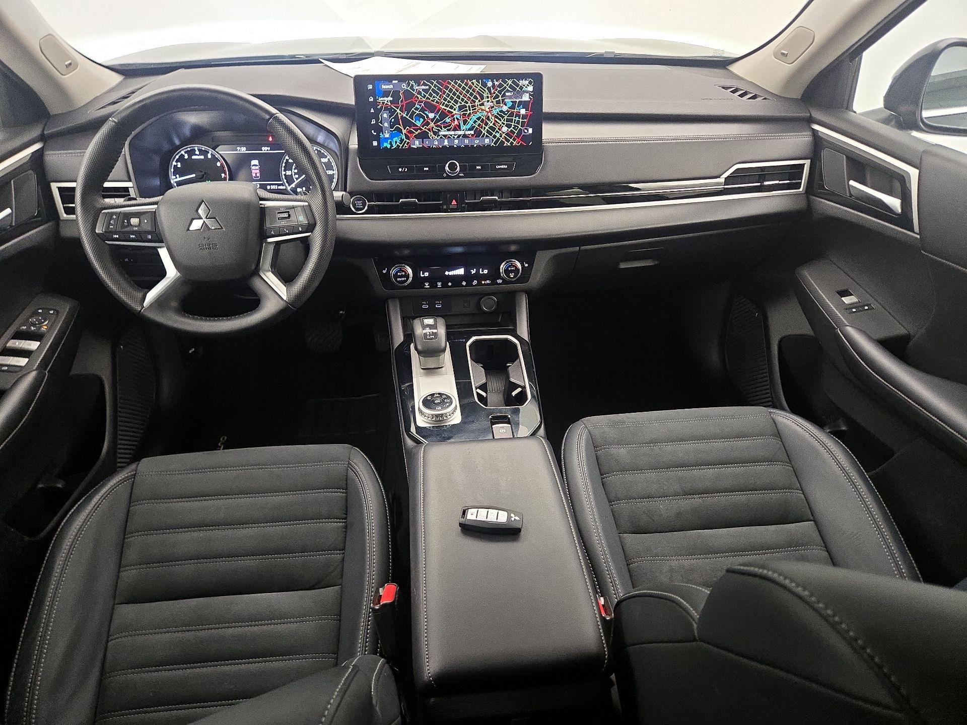 Thumbnail: 2025 Mitsubishi Outlander - 9