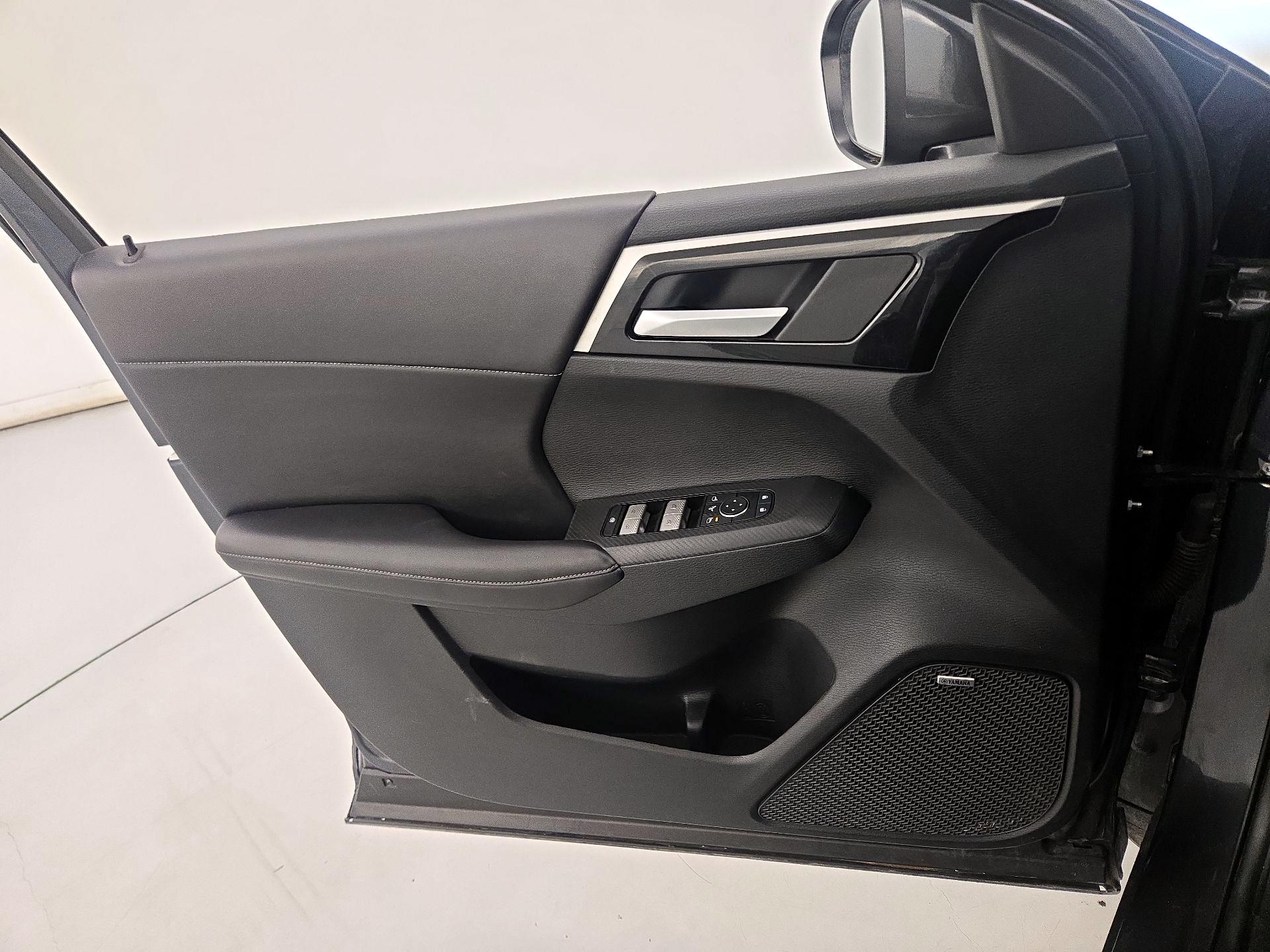 Thumbnail: 2025 Mitsubishi Outlander - 12
