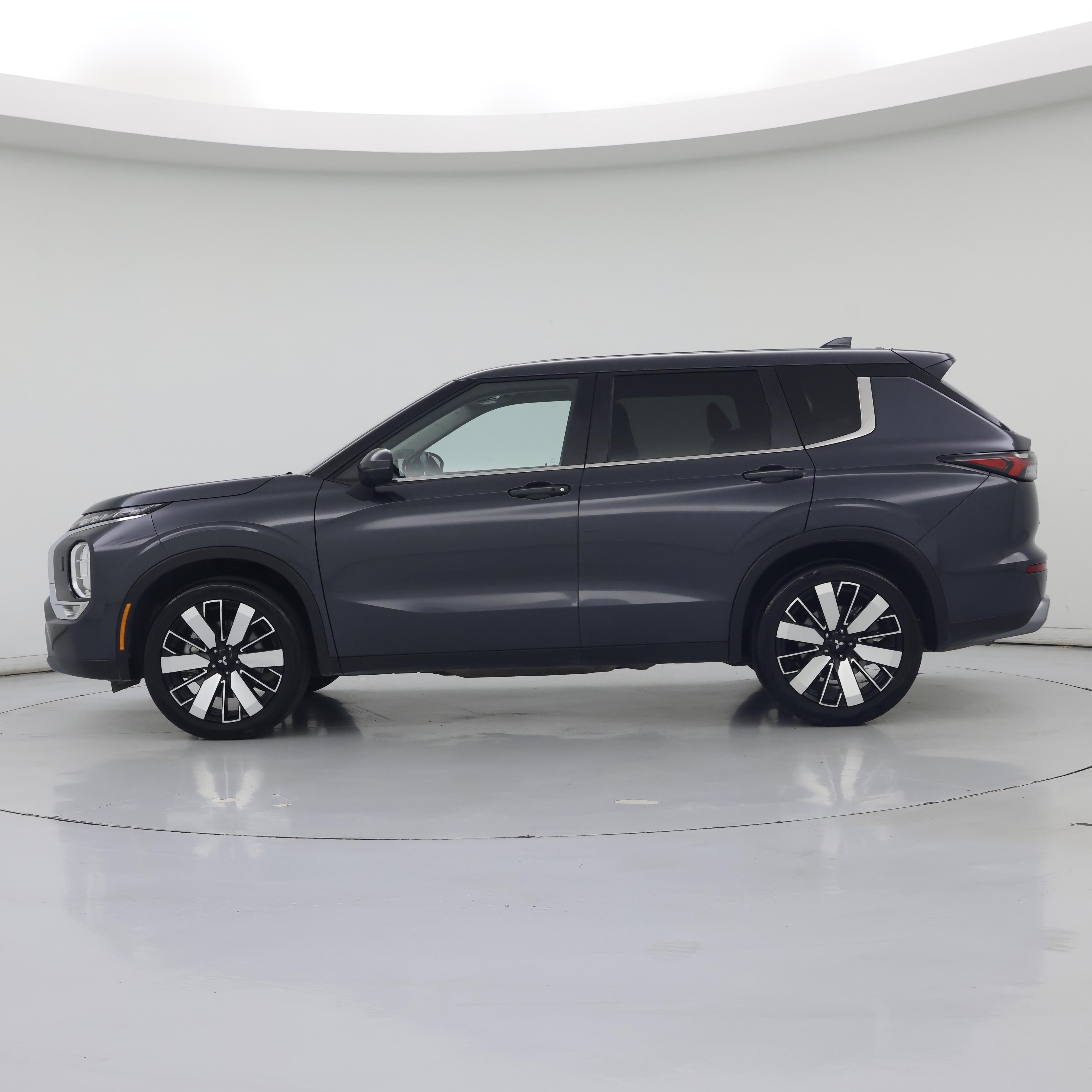 Thumbnail: 2025 Mitsubishi Outlander - 3