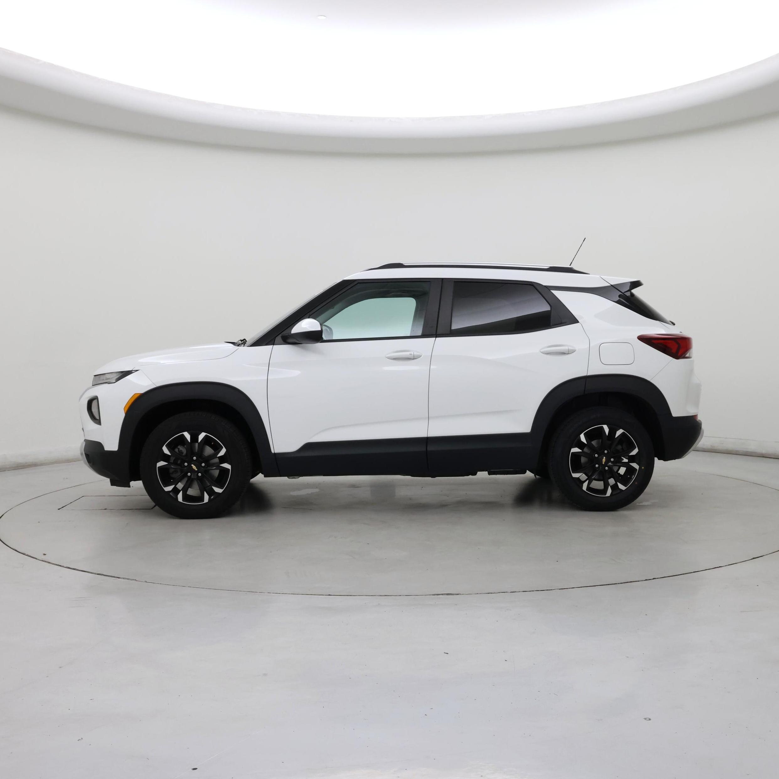 Thumbnail: 2023 Chevrolet TrailBlazer - 3