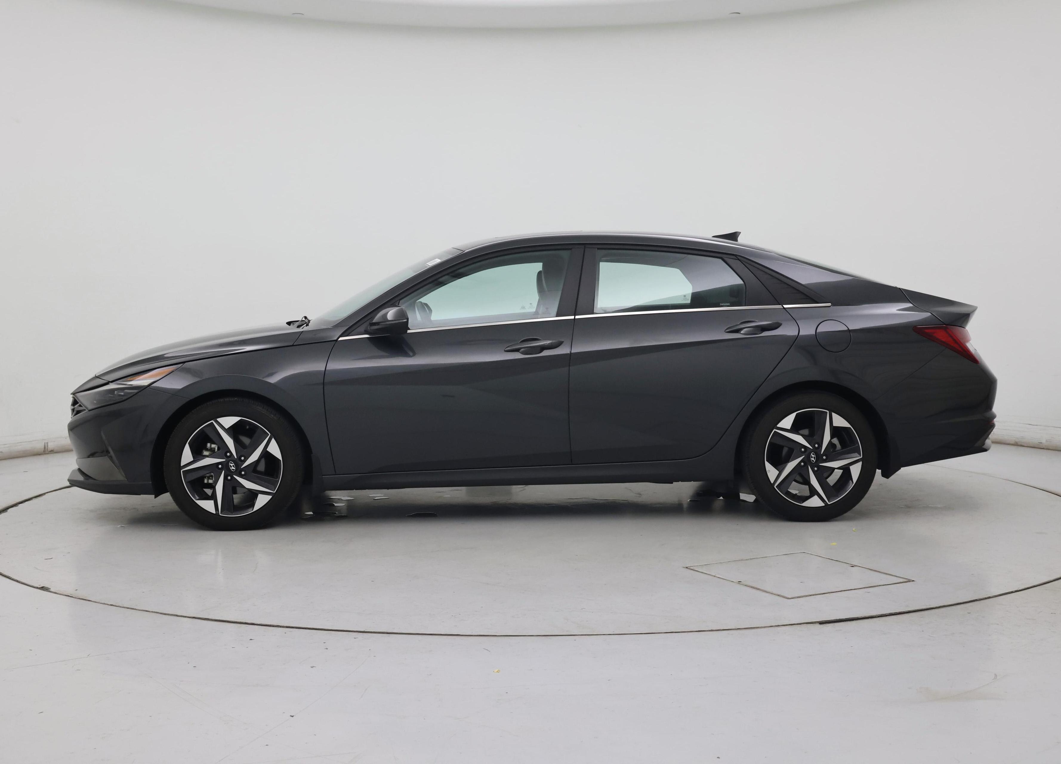 Thumbnail: 2023 Hyundai Elantra - 3