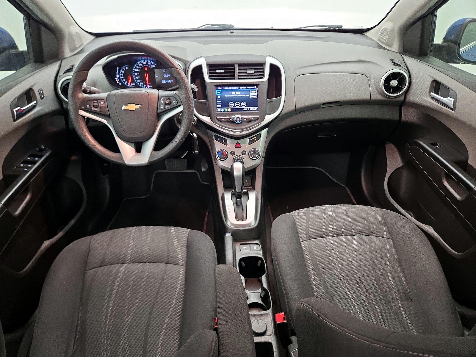 2020 Chevrolet Sonic LT - Photo 10