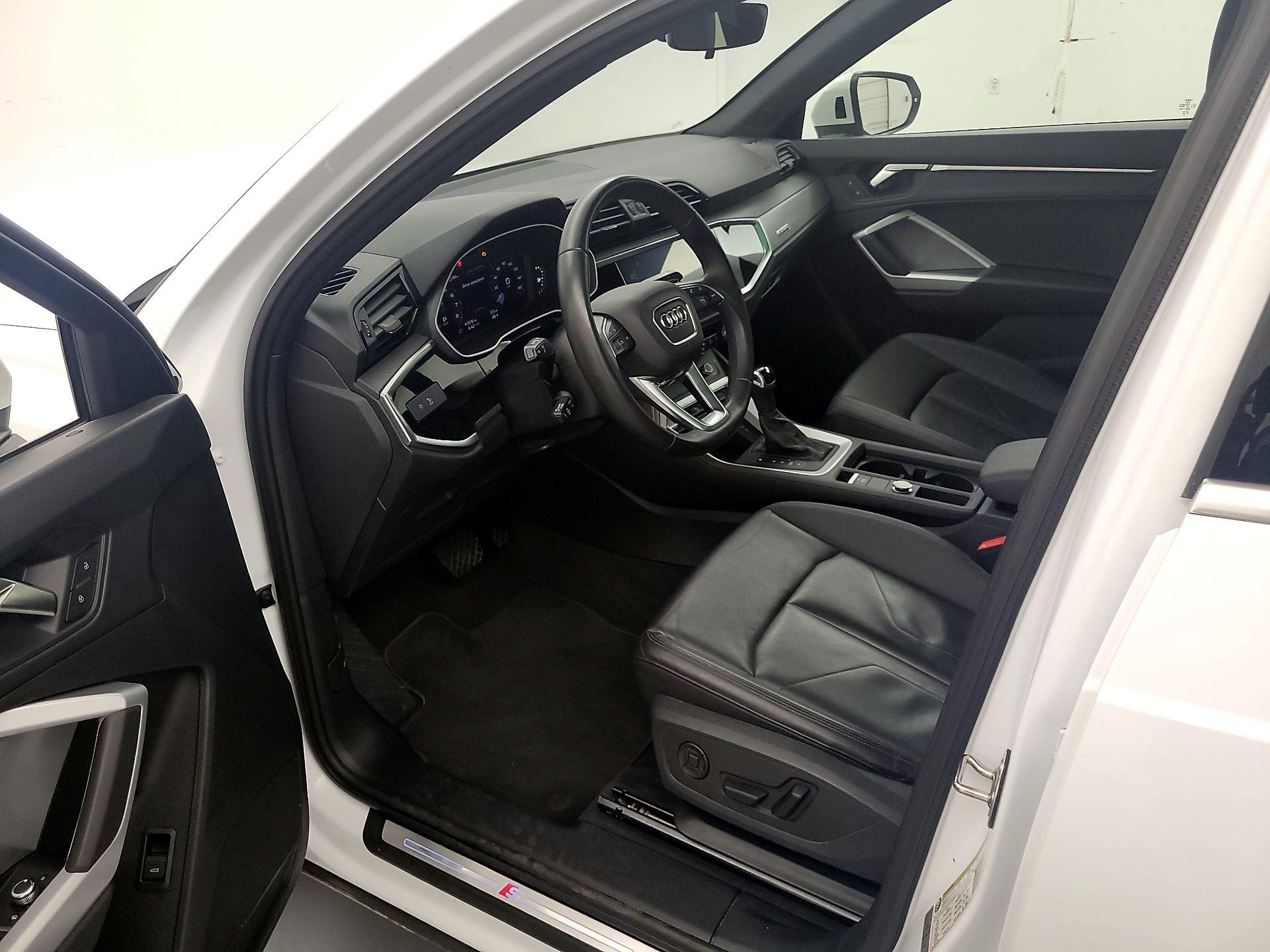 Thumbnail: 2025 Audi Q3 - 11