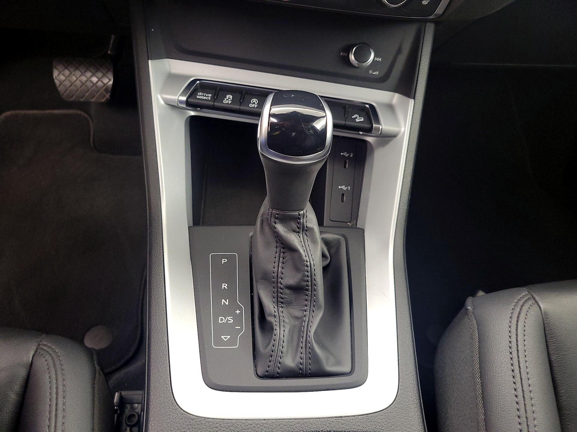 Thumbnail: 2025 Audi Q3 - 17