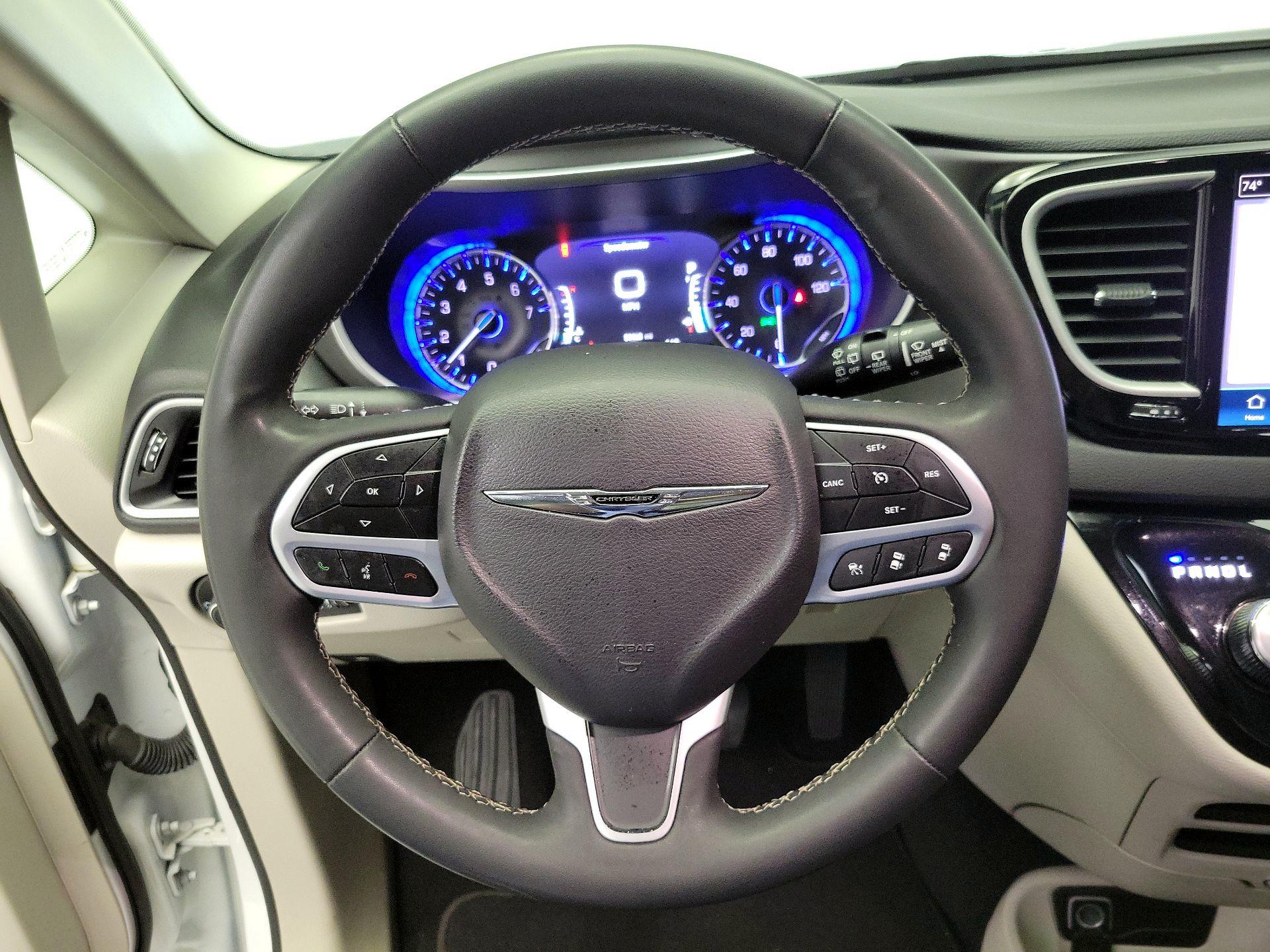 Thumbnail: 2024 Chrysler Pacifica - 10