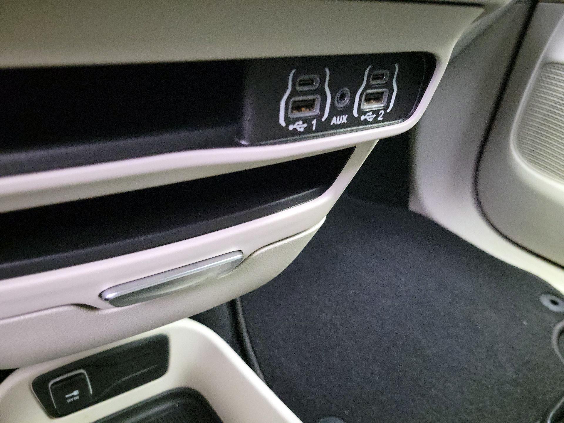 Thumbnail: 2024 Chrysler Pacifica - 18