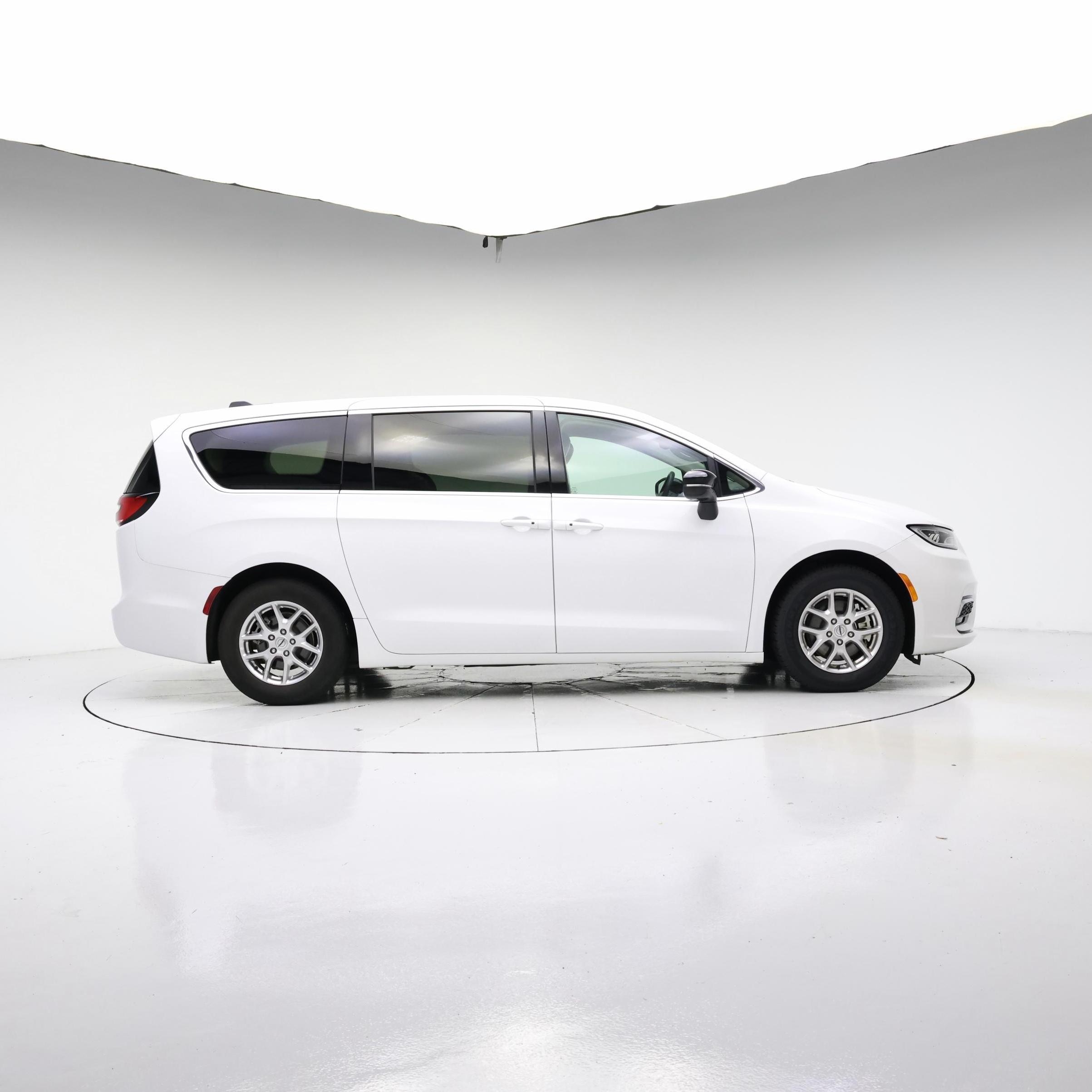Thumbnail: 2024 Chrysler Pacifica - 7