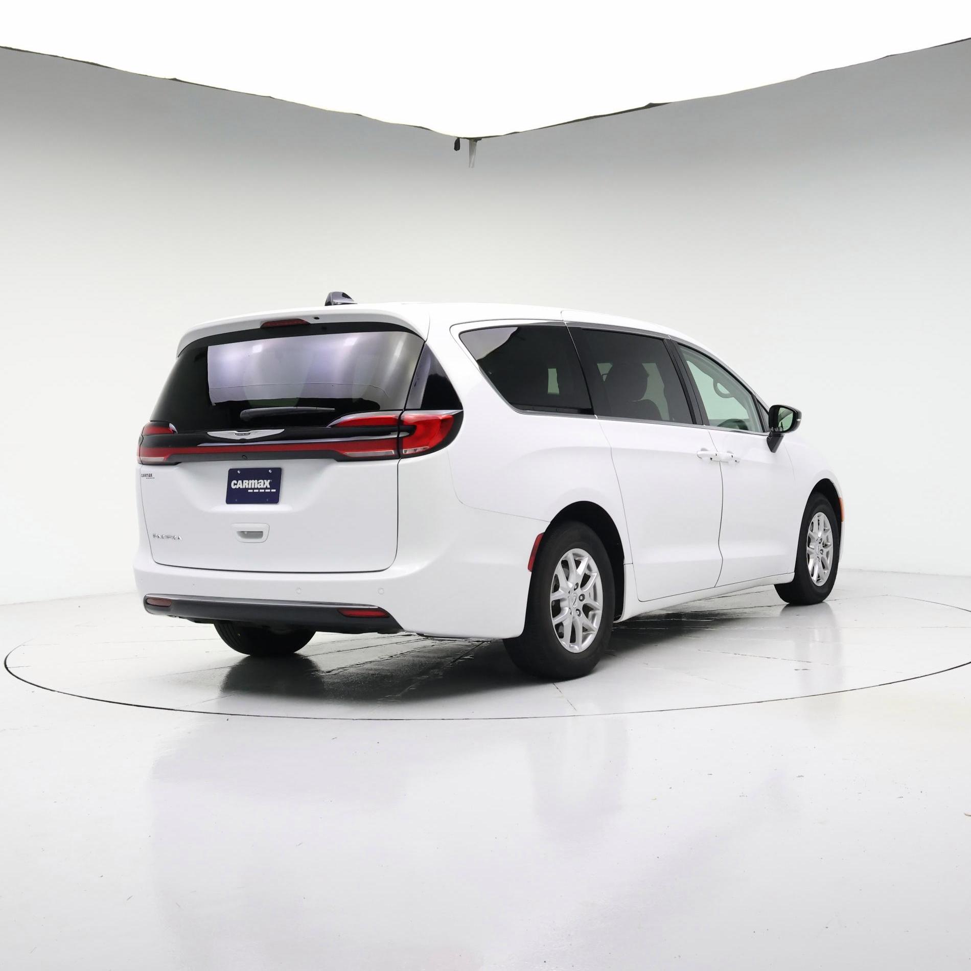 Thumbnail: 2024 Chrysler Pacifica - 8