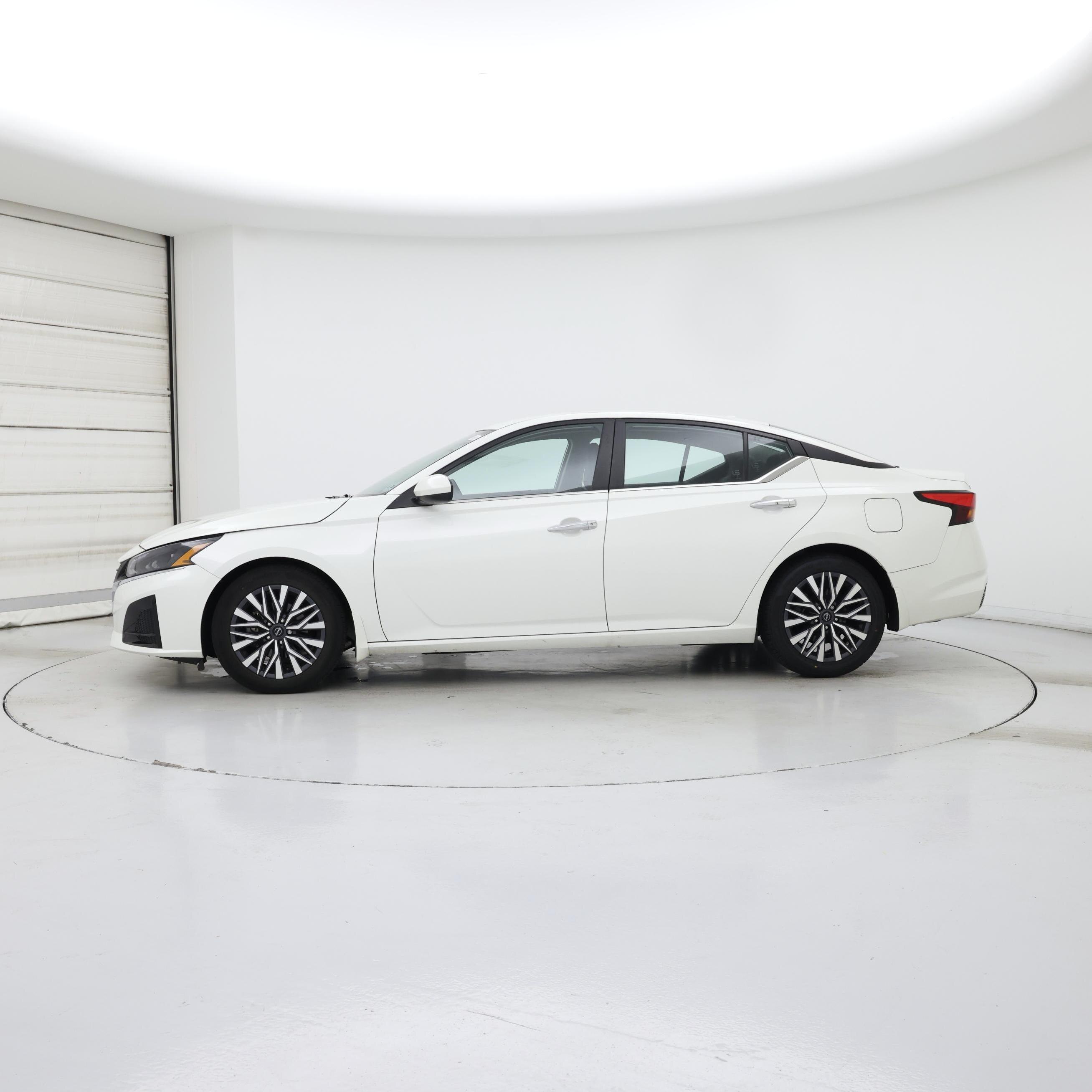 Thumbnail: 2023 Nissan Altima - 3