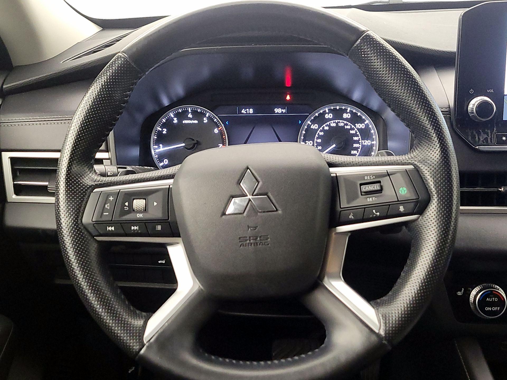 Thumbnail: 2024 Mitsubishi Outlander - 10
