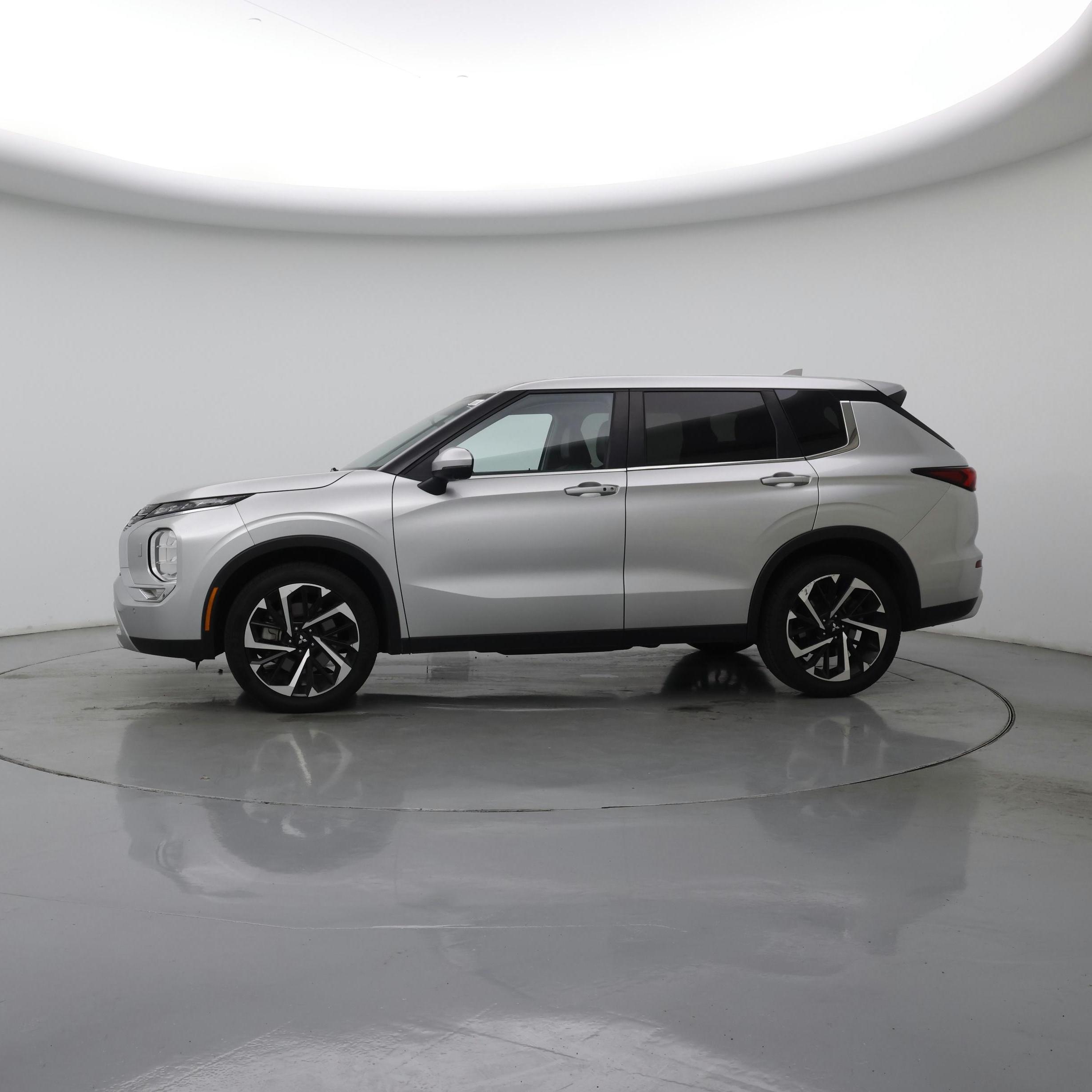 Thumbnail: 2024 Mitsubishi Outlander - 3