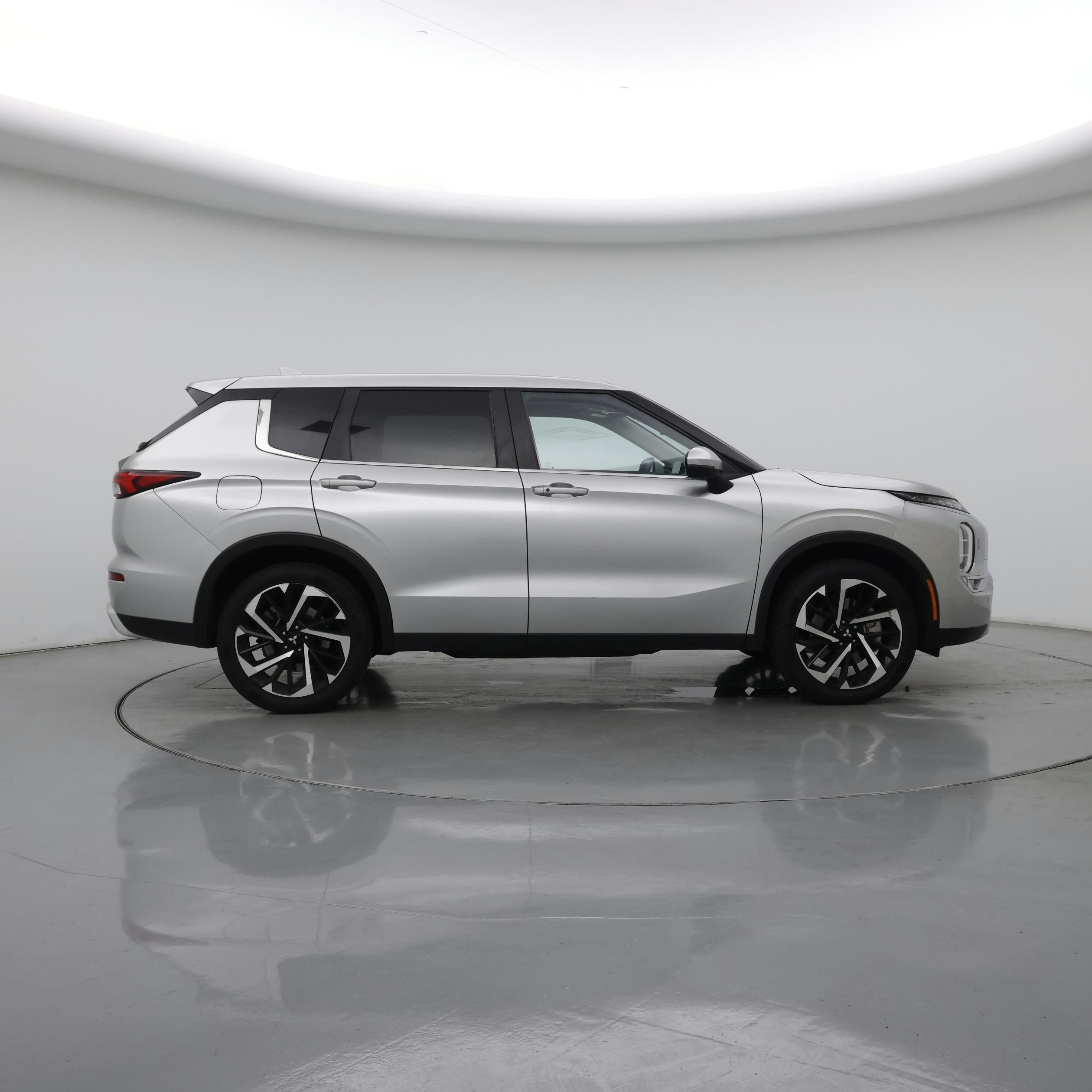 Thumbnail: 2024 Mitsubishi Outlander - 7