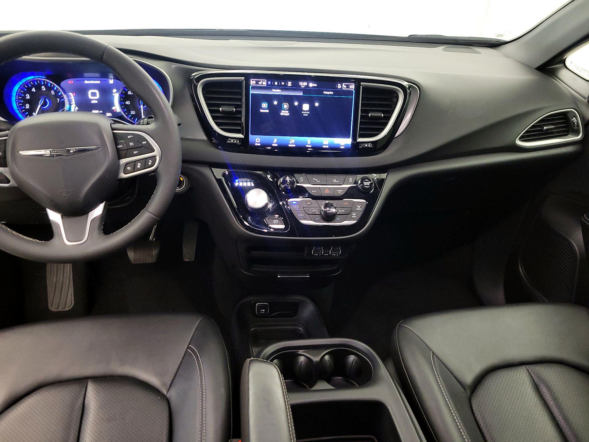 Thumbnail: 2025 Chrysler Pacifica - 9