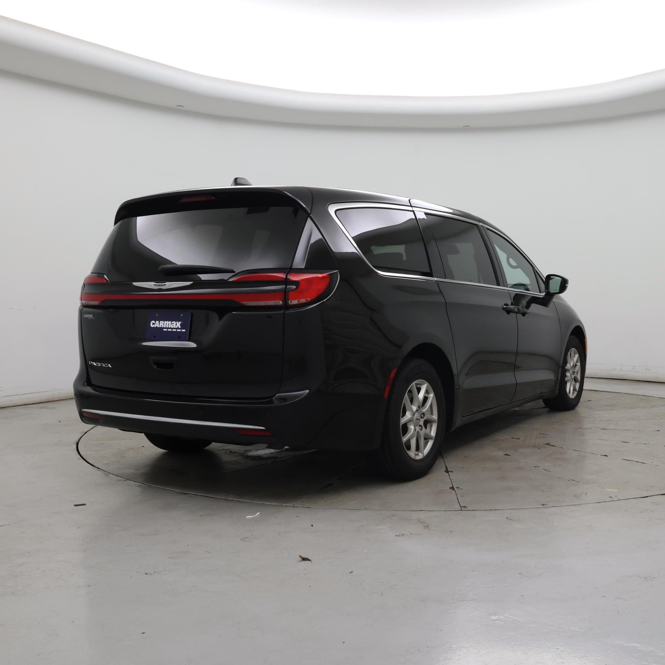Thumbnail: 2025 Chrysler Pacifica - 8