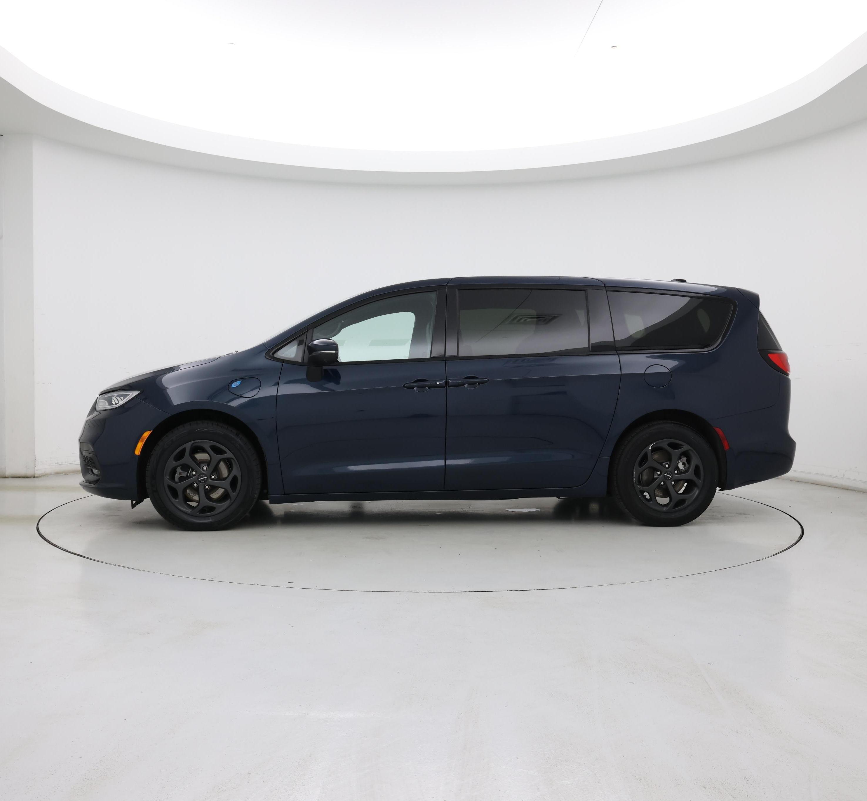 Thumbnail: 2023 Chrysler Pacifica - 3
