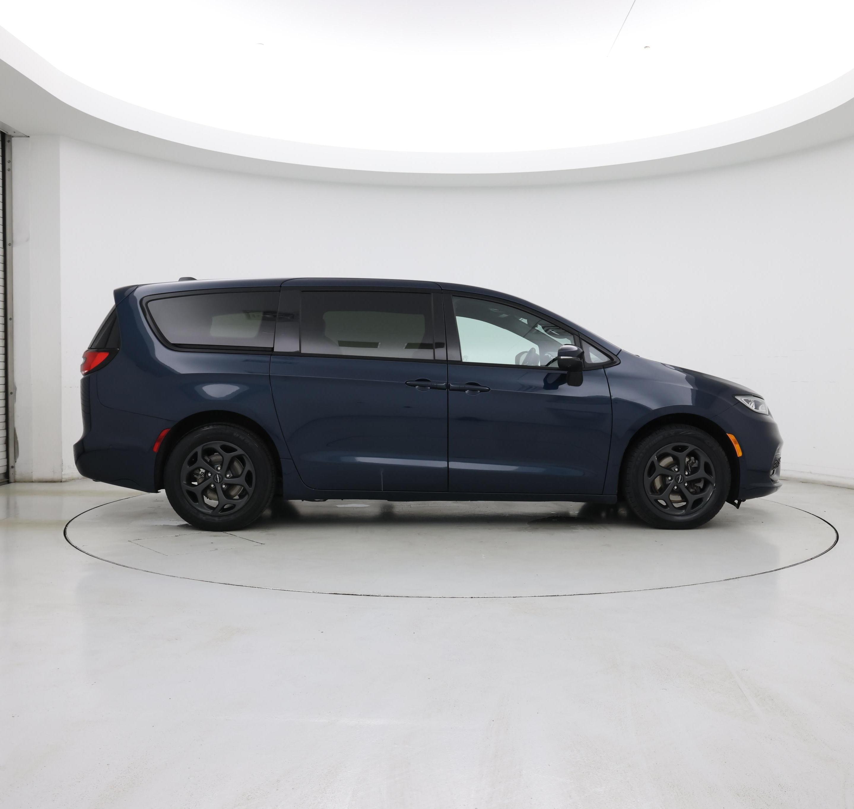 Thumbnail: 2023 Chrysler Pacifica - 7