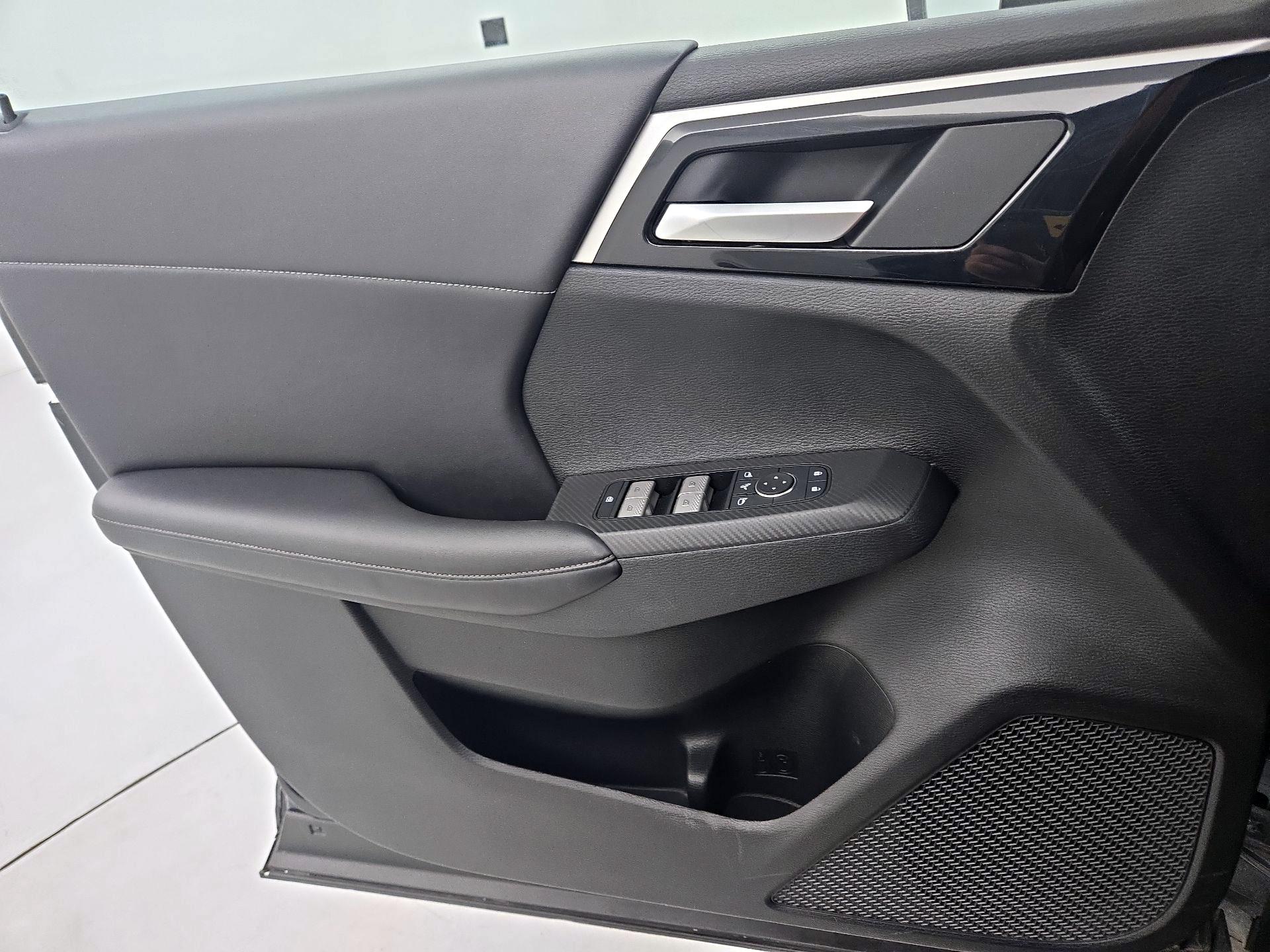 Thumbnail: 2024 Mitsubishi Outlander - 12