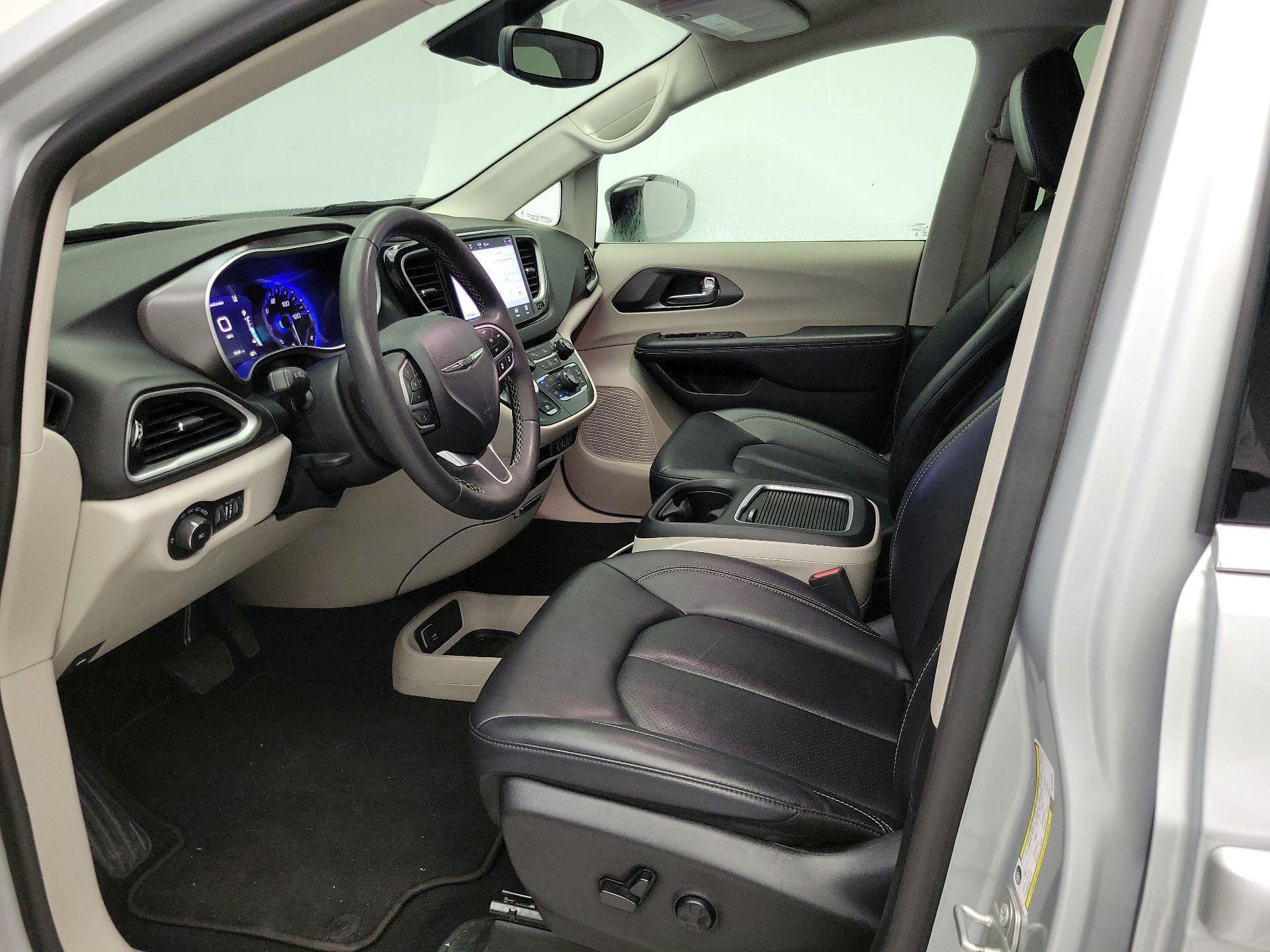 Thumbnail: 2024 Chrysler Pacifica - 9