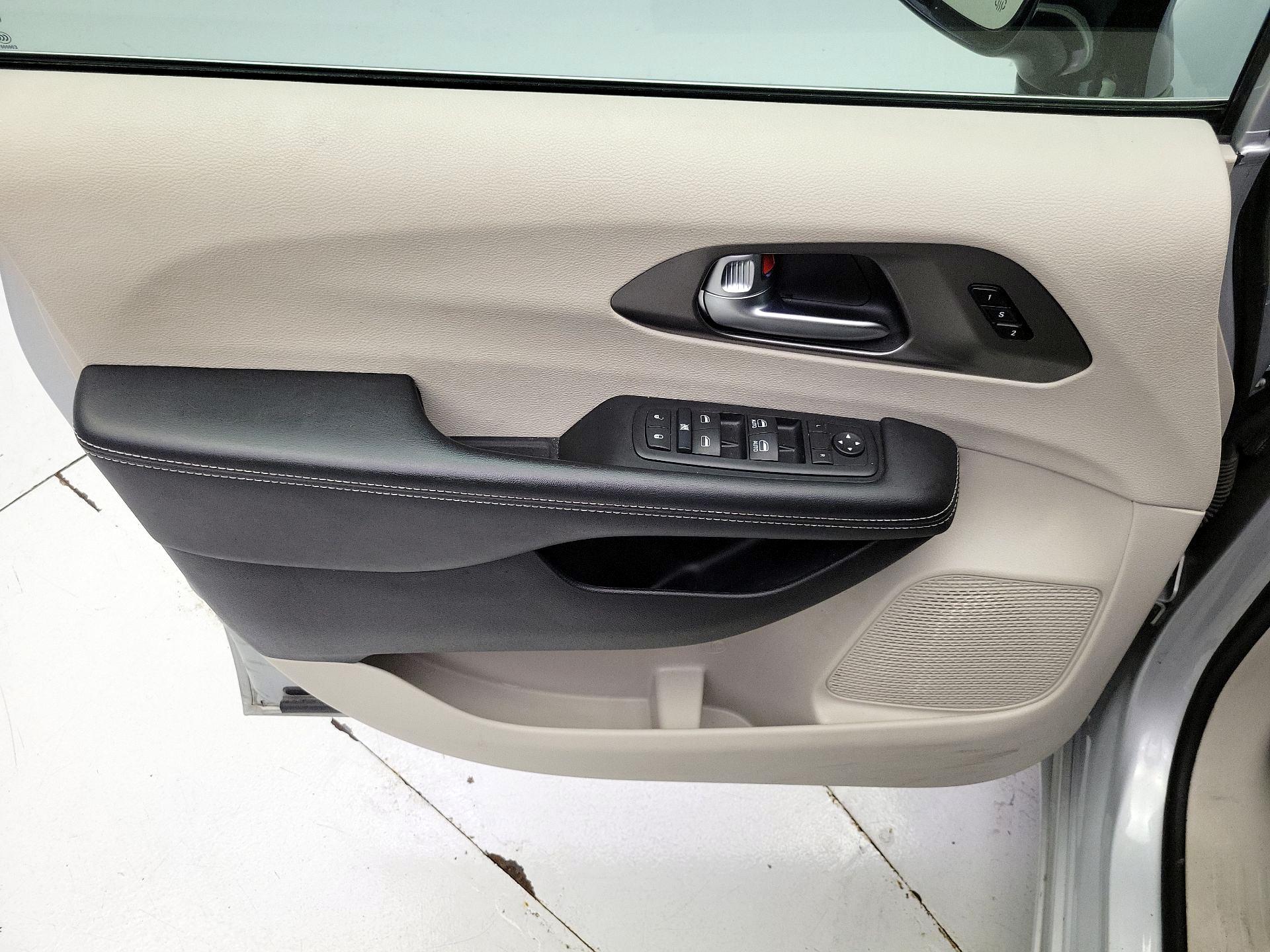 Thumbnail: 2024 Chrysler Pacifica - 10
