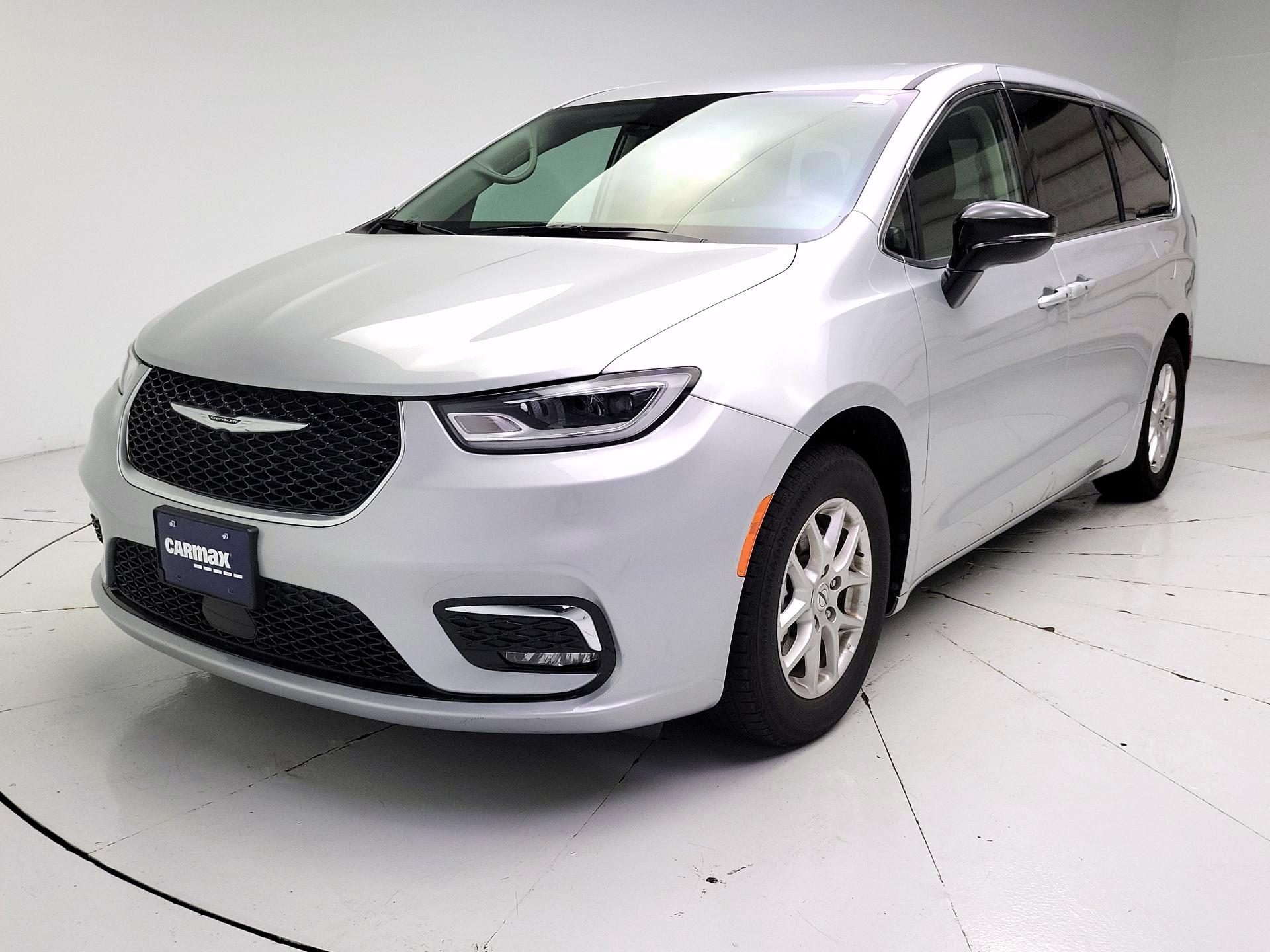 Thumbnail: 2024 Chrysler Pacifica - 3