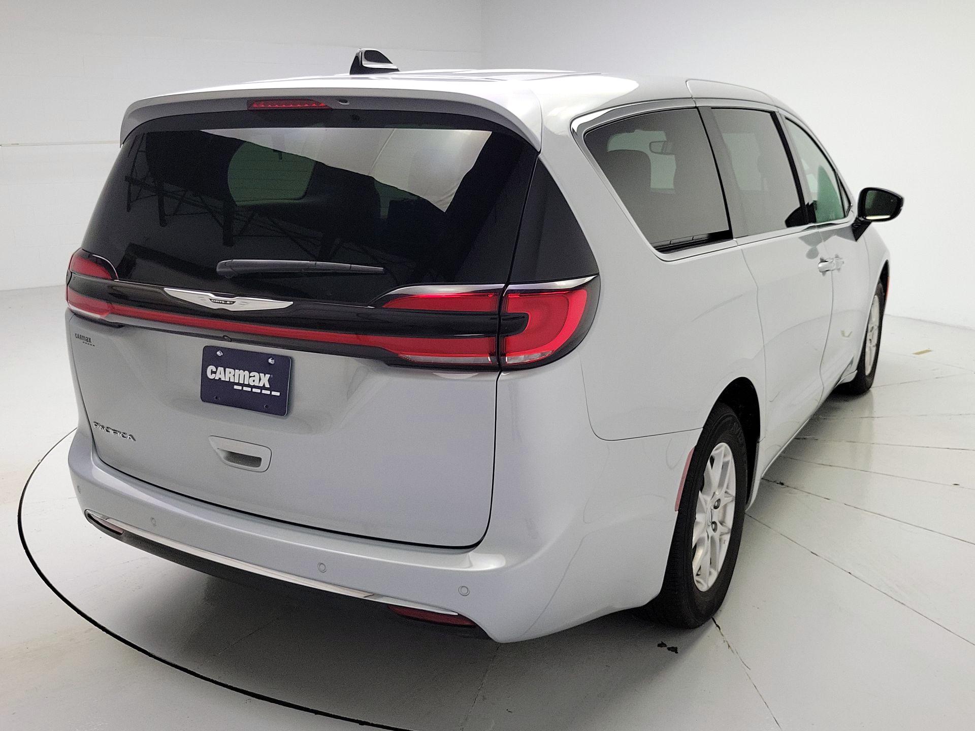 Thumbnail: 2024 Chrysler Pacifica - 5