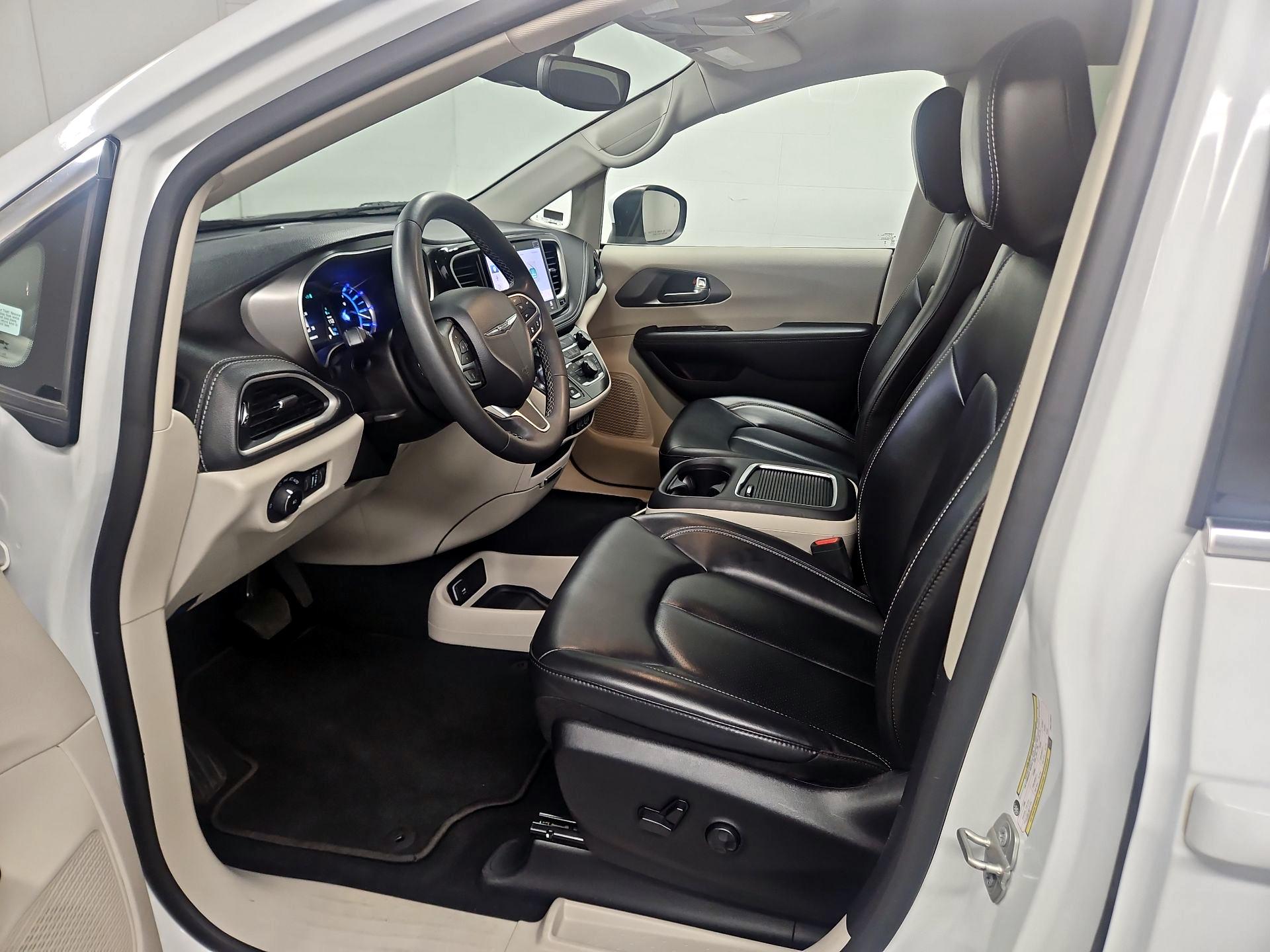 Thumbnail: 2023 Chrysler Pacifica - 11