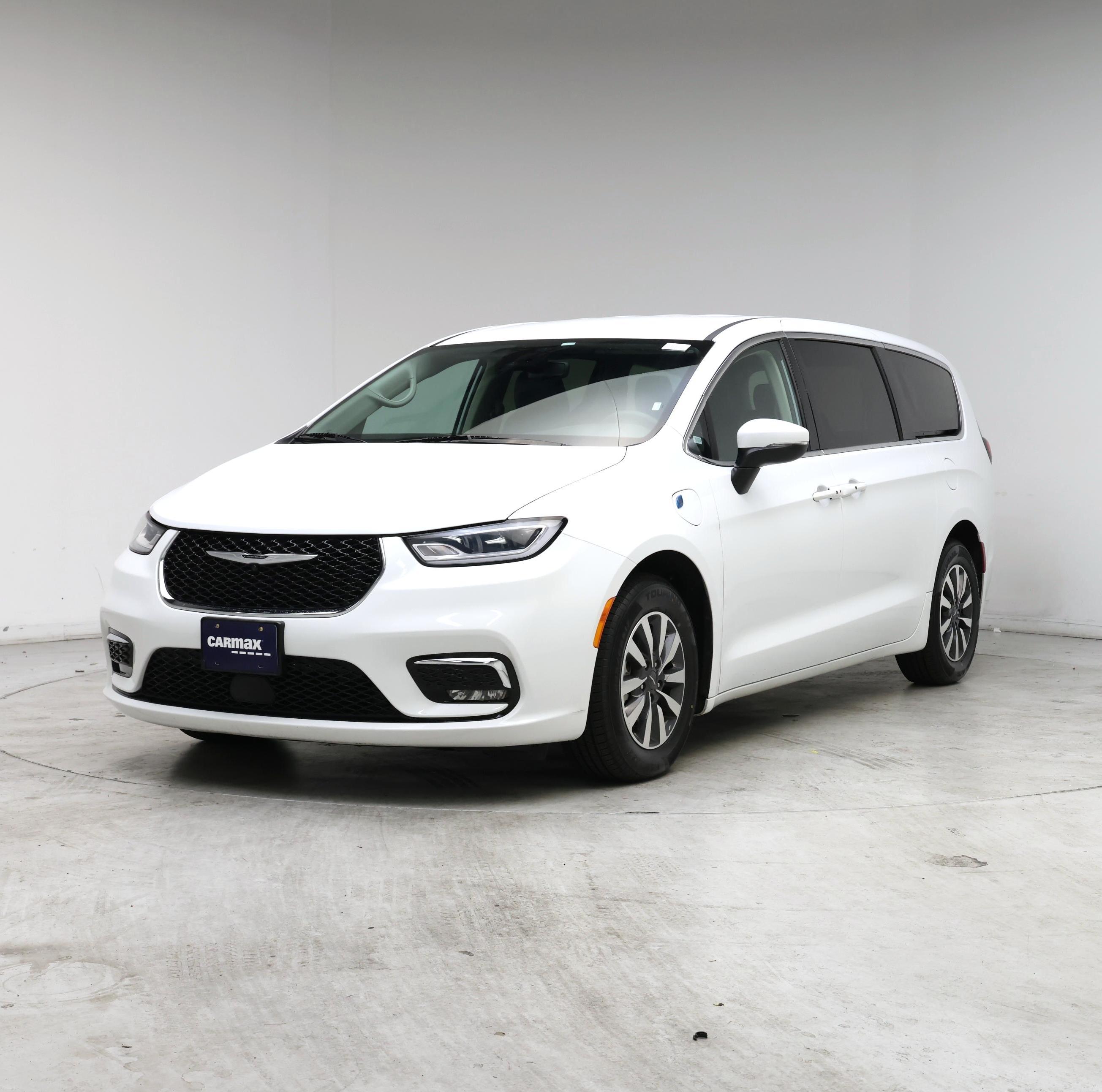 Thumbnail: 2023 Chrysler Pacifica - 4